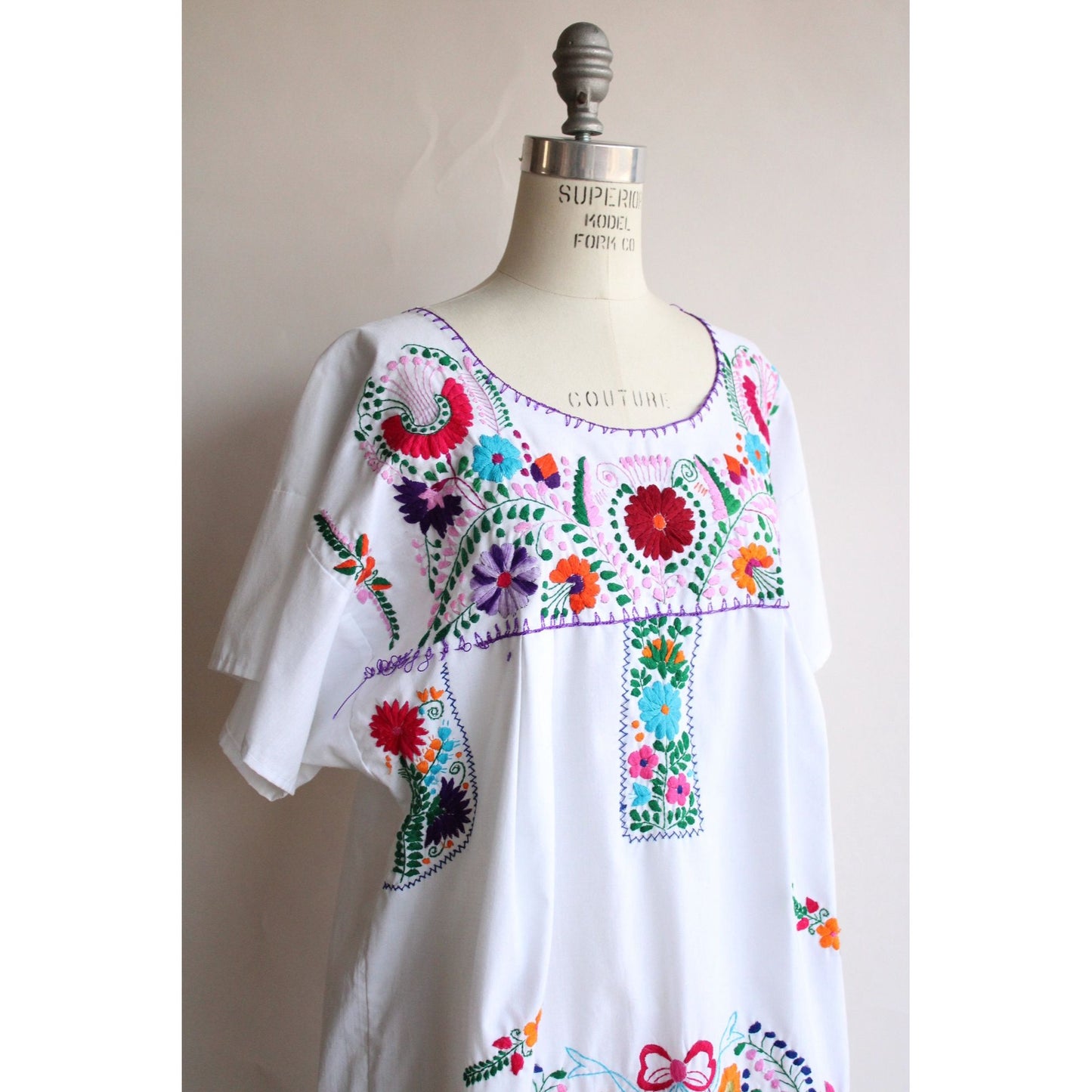 Vintage 1970s 1980s White Mexican Oaxaca Embroidered Floral Dress
