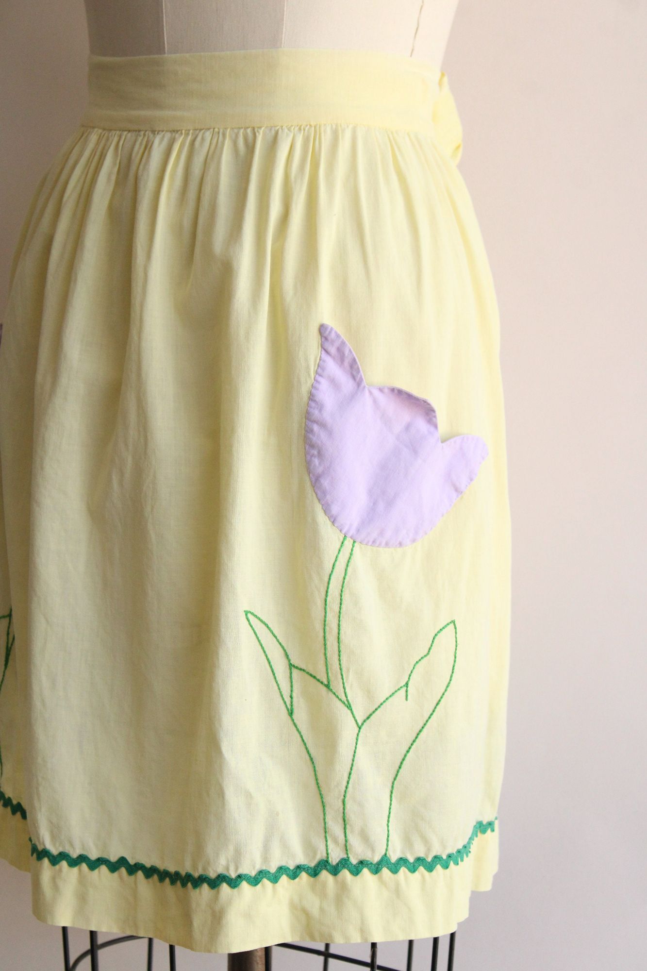 Vintage 1960s Yellow Cotton Half Apron with Purple Tulip Pocket
