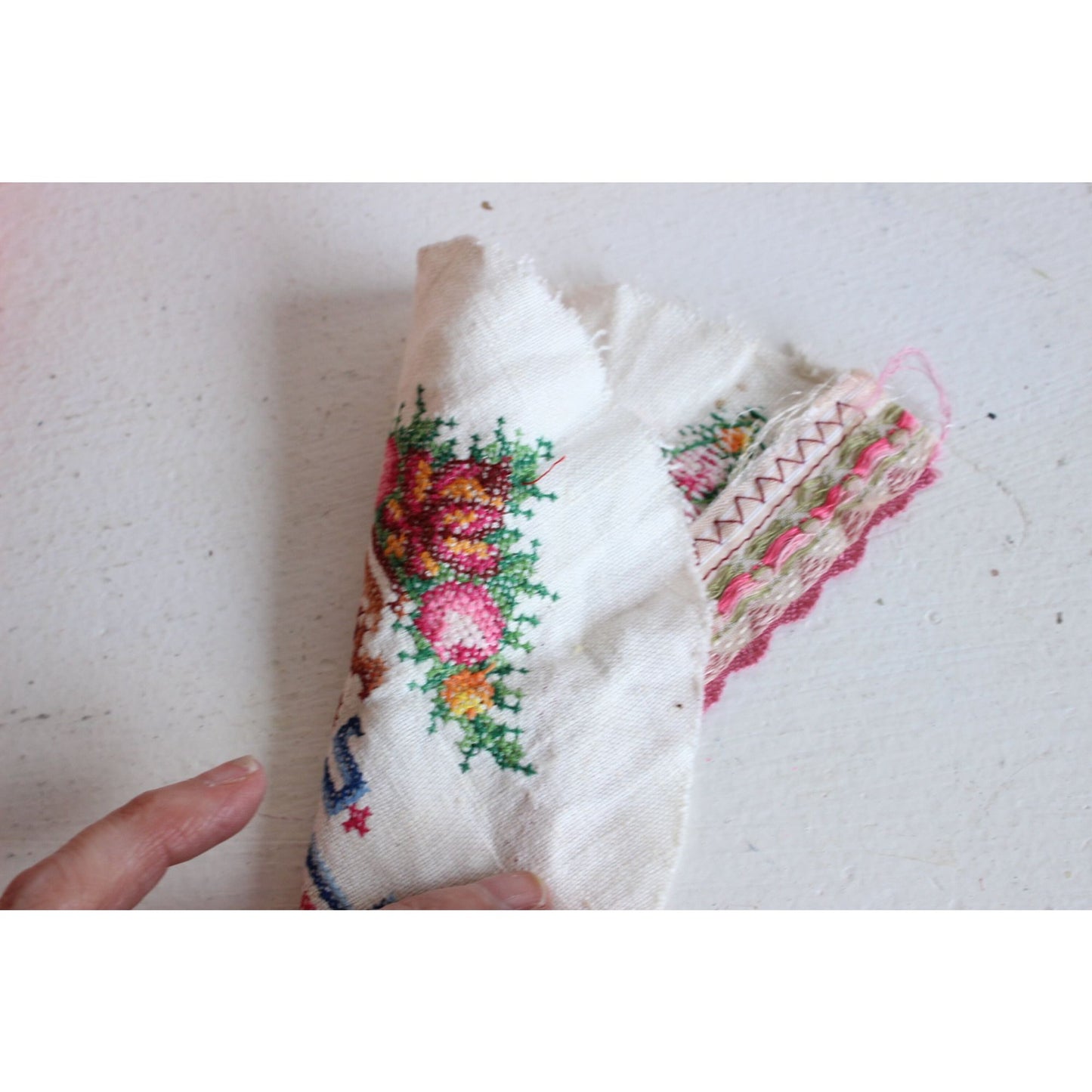 Vintage 1950s Cross Stitch Lace Trim Pillowcase End