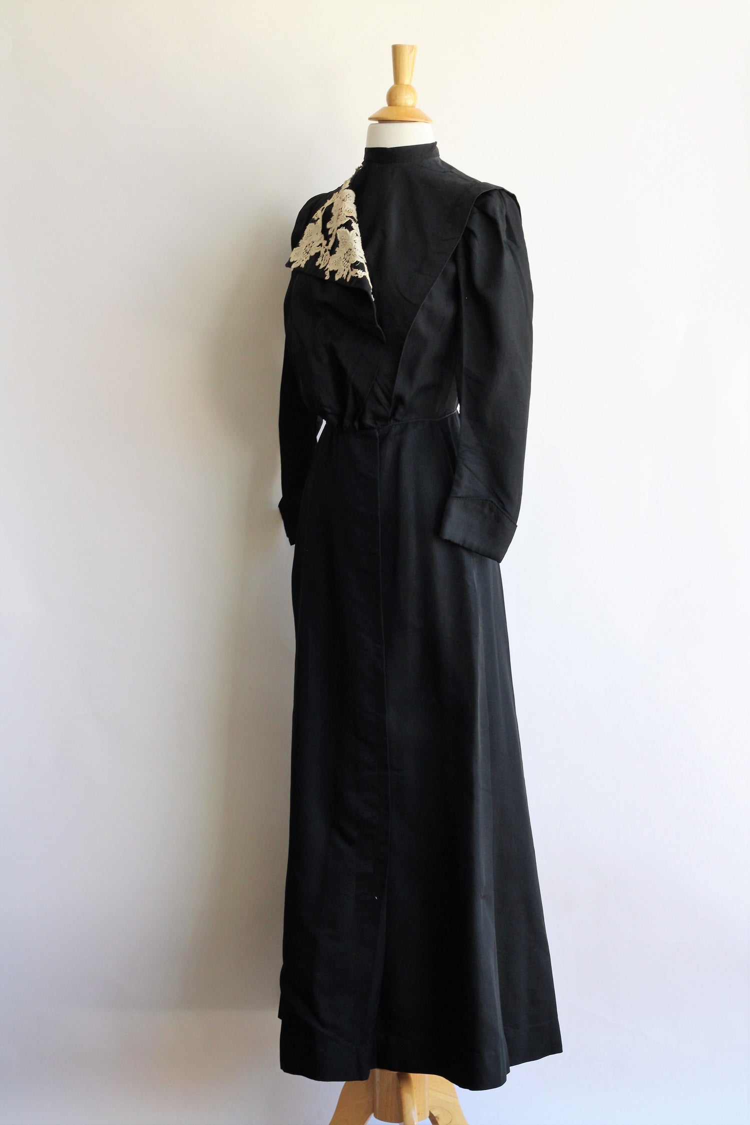 Antique 1900s Edwardian Mourning Dress