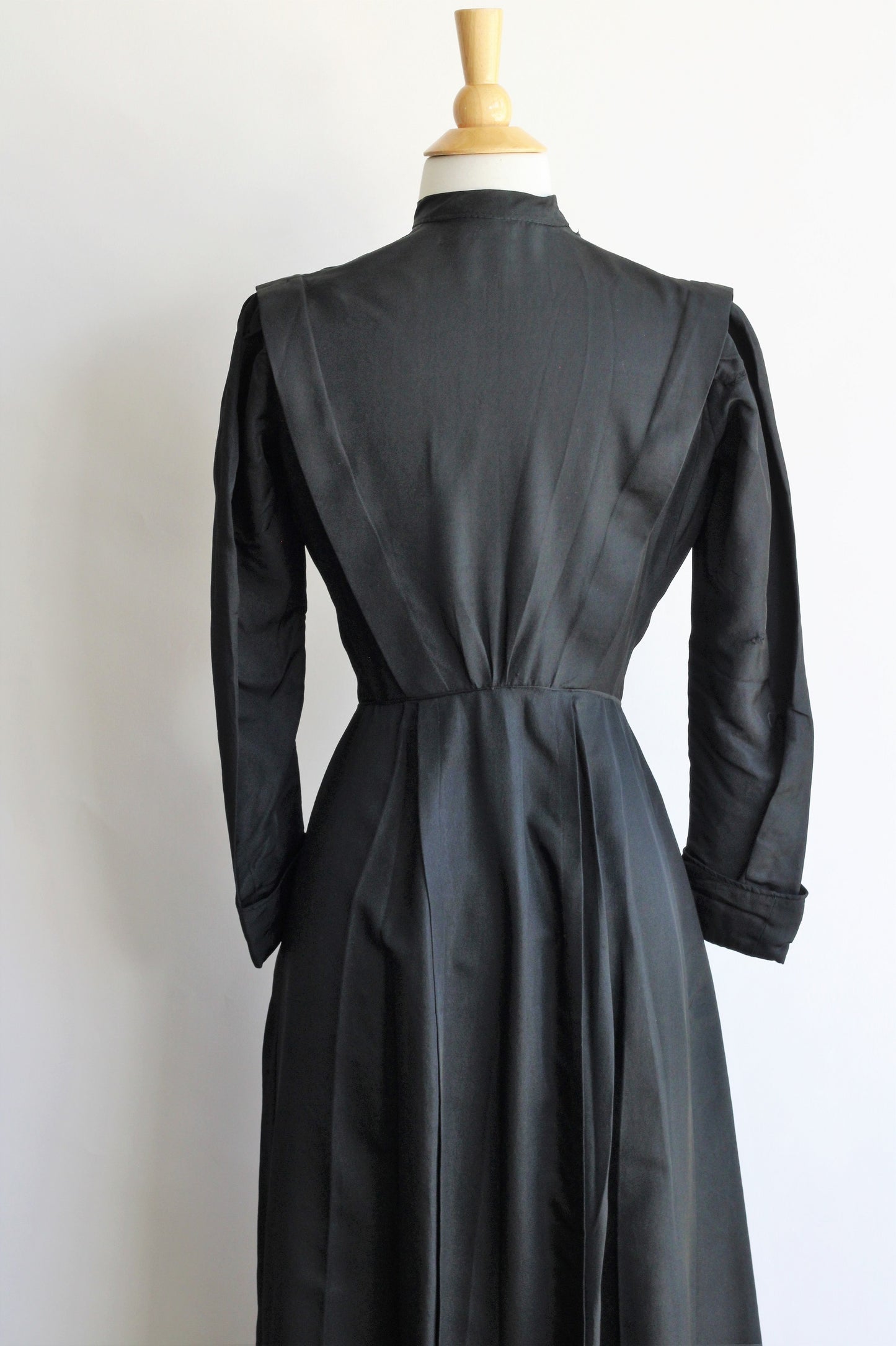 Antique 1900s Edwardian Mourning Dress