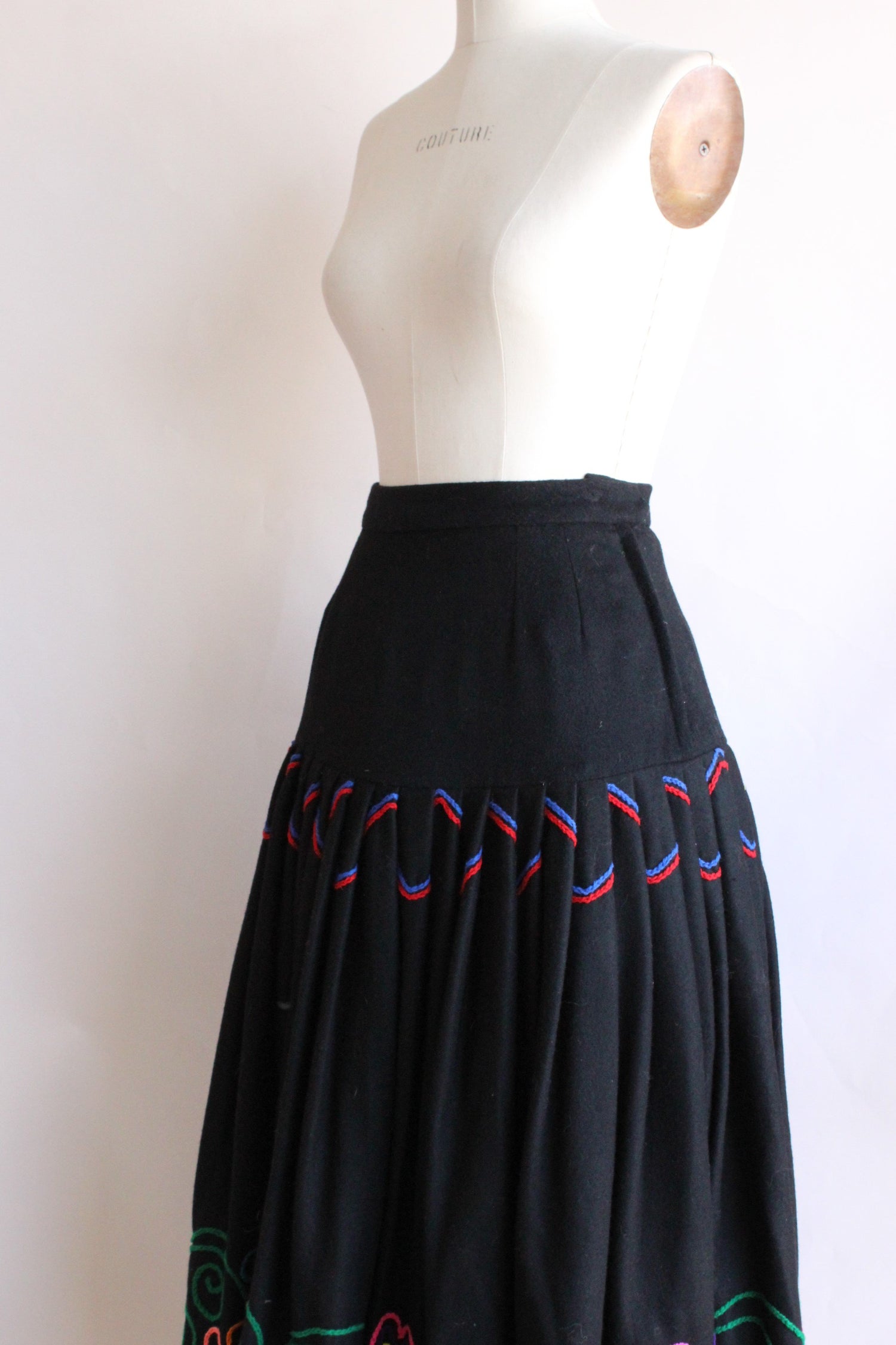 Vintage 1940s 1950s Black Wool Mexican Souvenir Circle Skirt