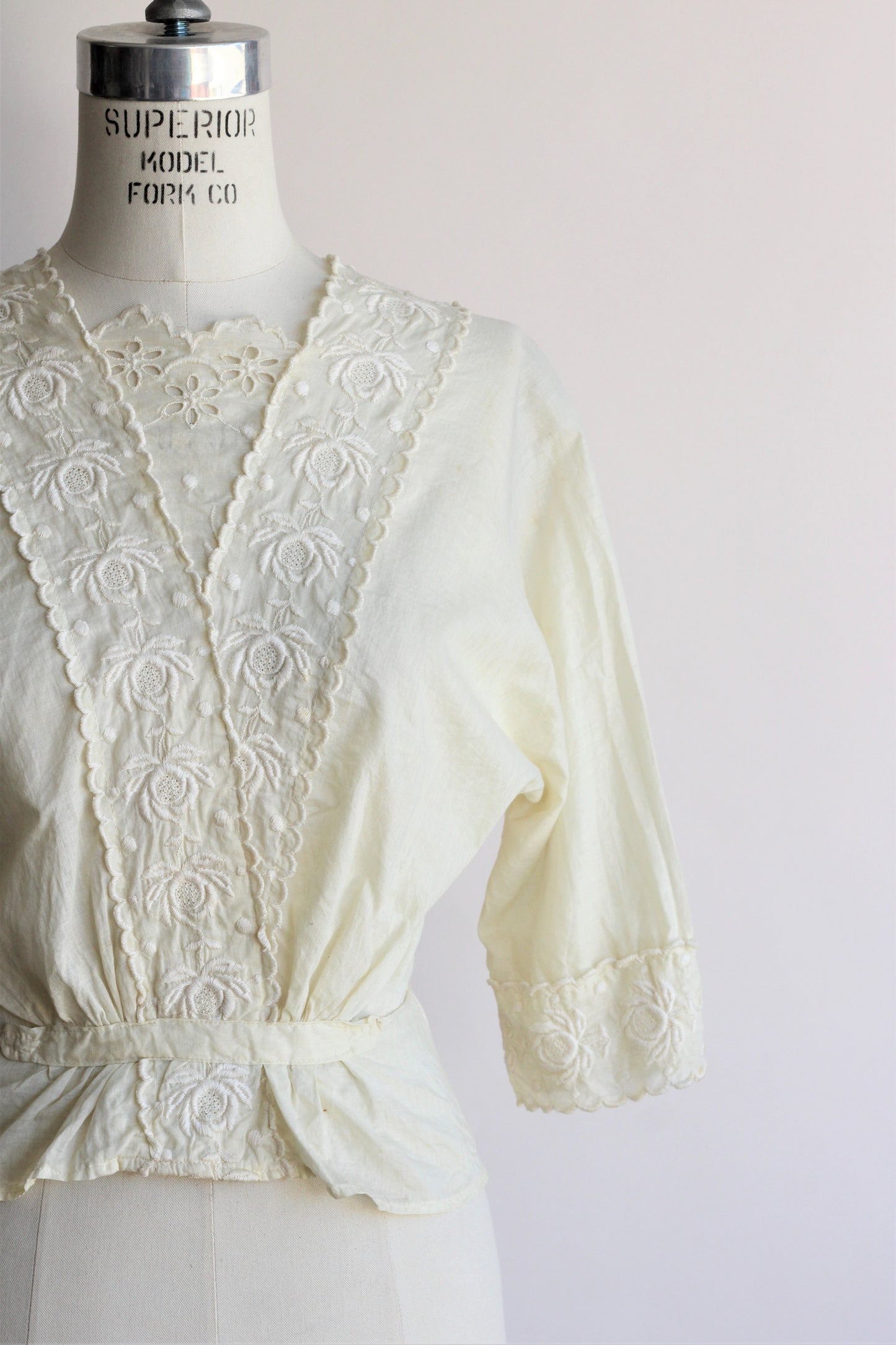 Vintage 1910s Edwardian Ivory Cotton Blouse With Embroidered Lace