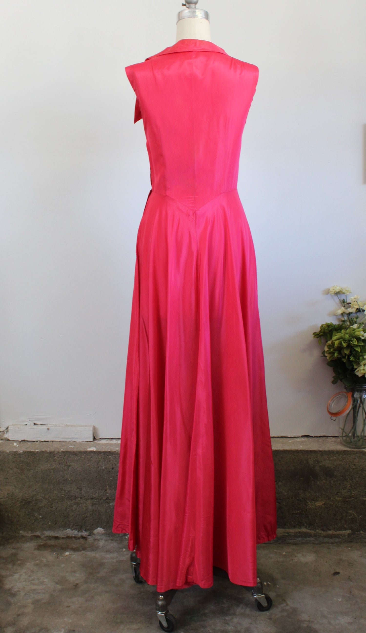 Vintage 1940s New Look Pink Taffeta Gown