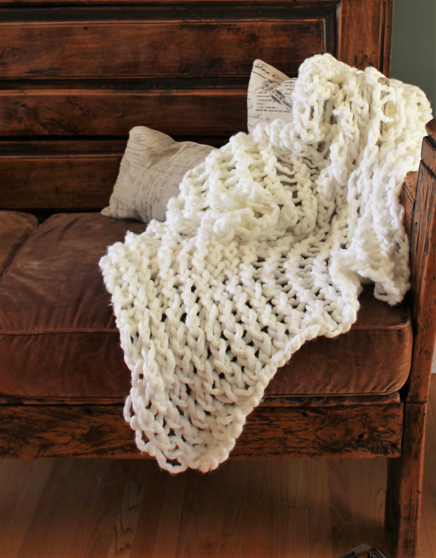The Snow Ball Arm Knit Chunky Blanket in White
