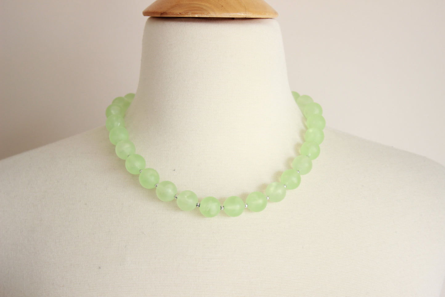 Vintage 1950s Green Round Bead Necklace