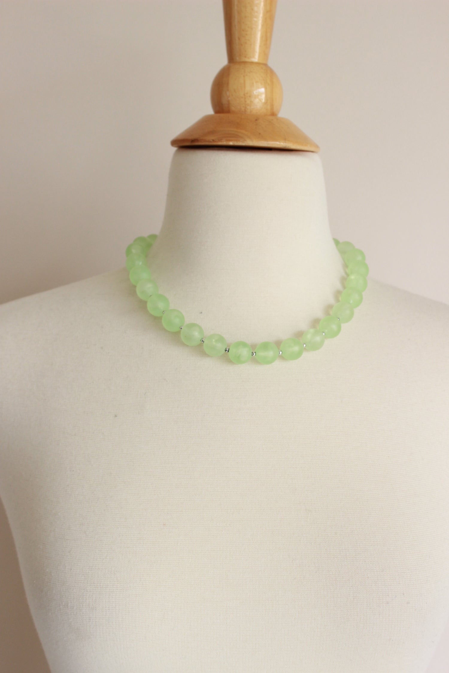 Vintage 1950s Green Round Bead Necklace