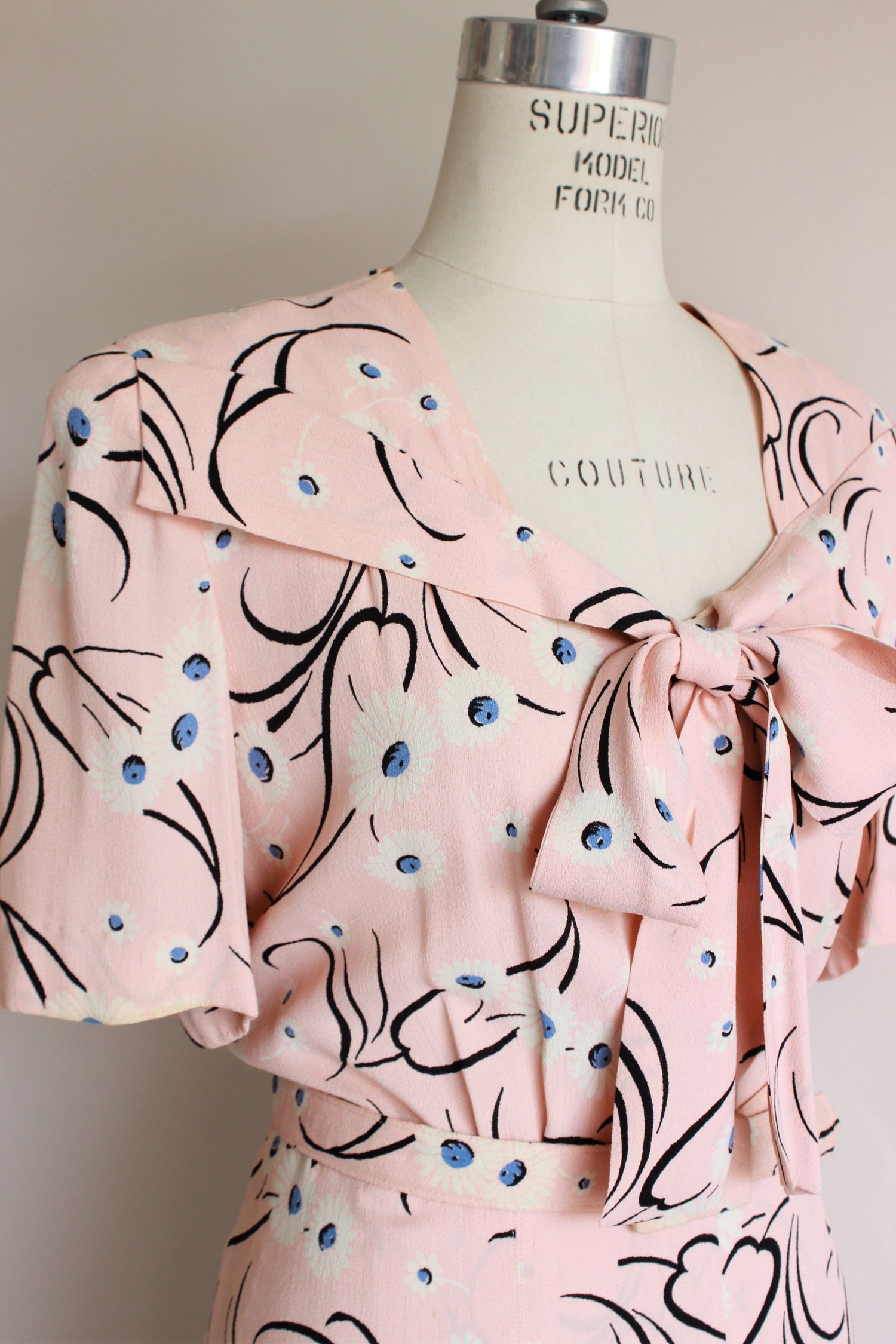Vintage 1940s Pink Floral Print Rayon Dress