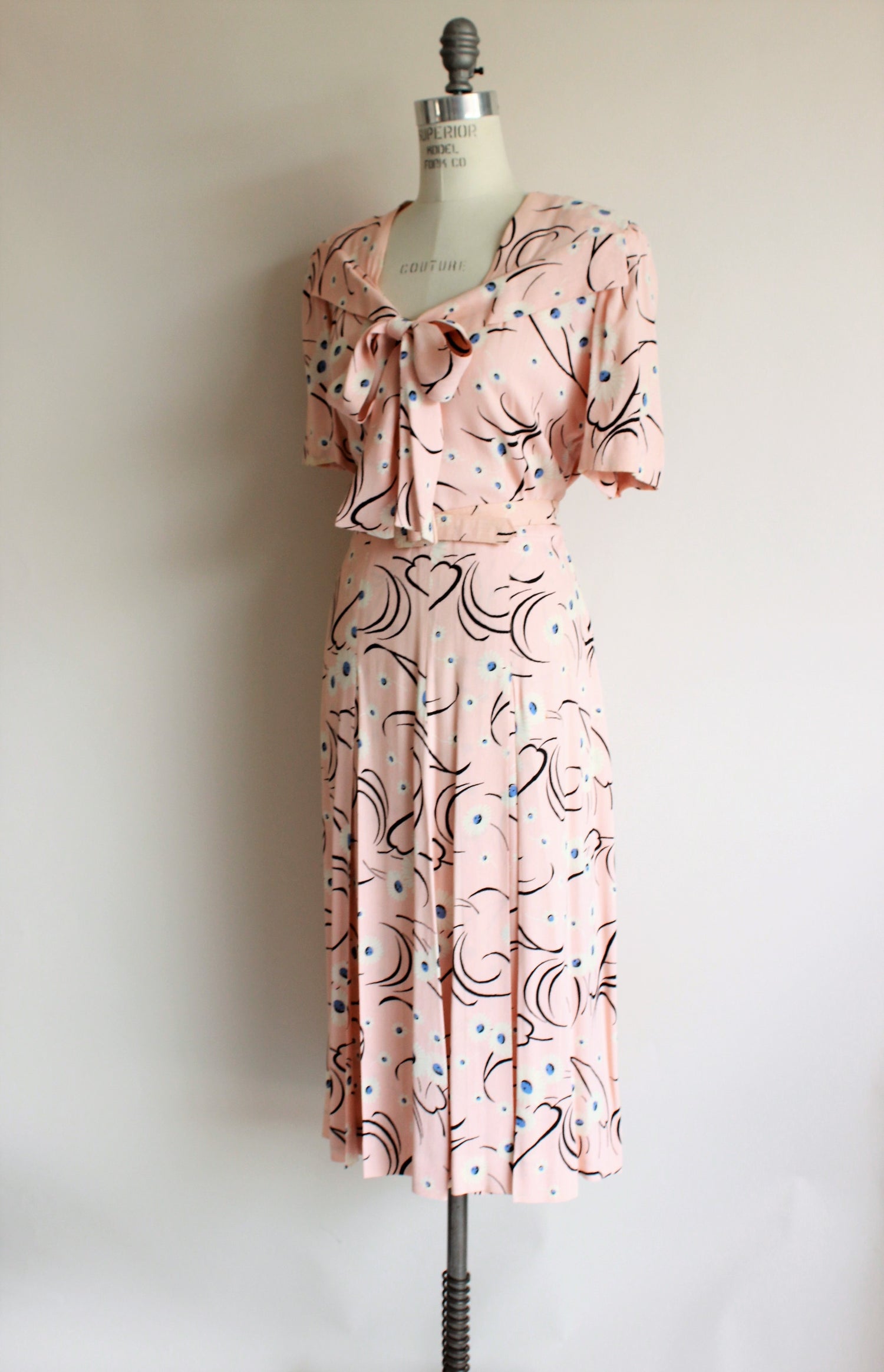 Vintage 1940s Pink Floral Print Rayon Dress