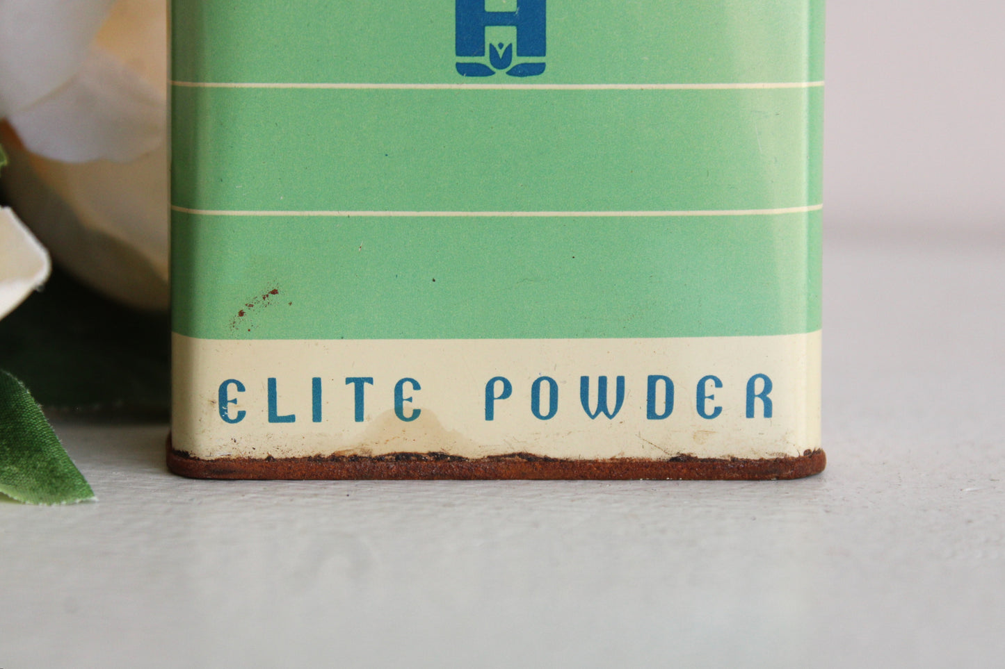 Vintage 1930s Elite Powder Tin