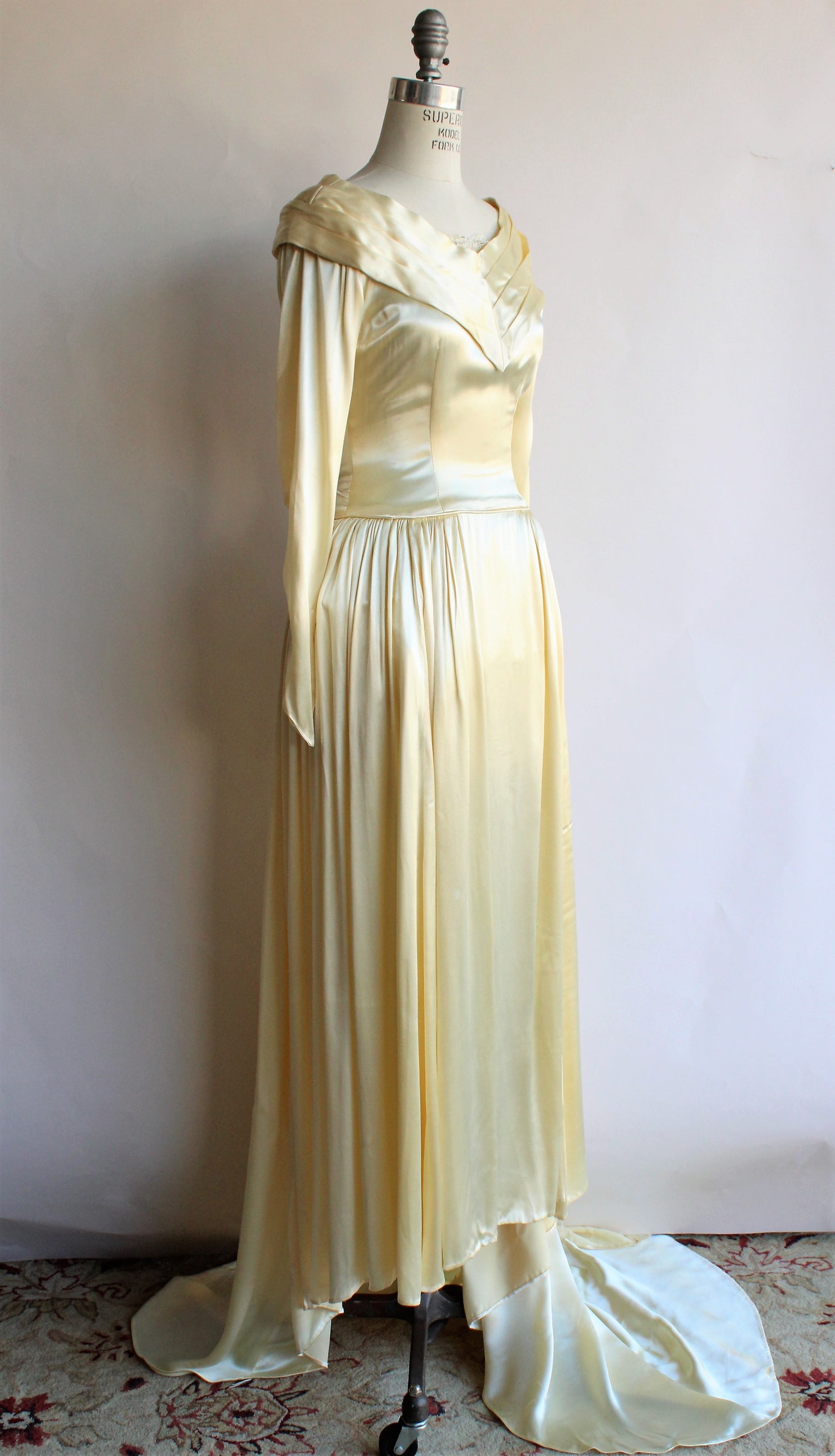 Vintage 1940s Ivory Satin Wedding Gown
