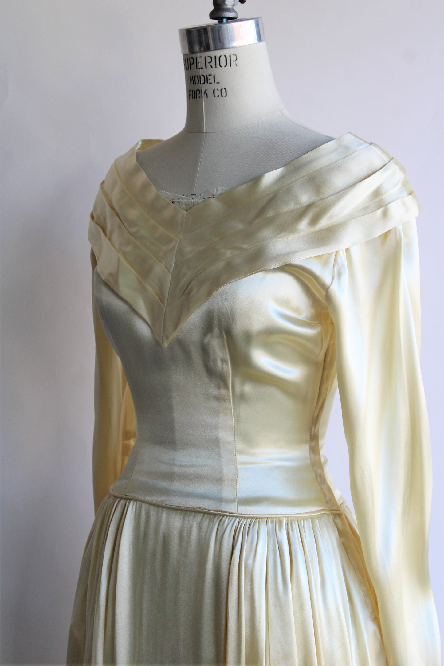 Vintage 1940s Ivory Satin Wedding Gown