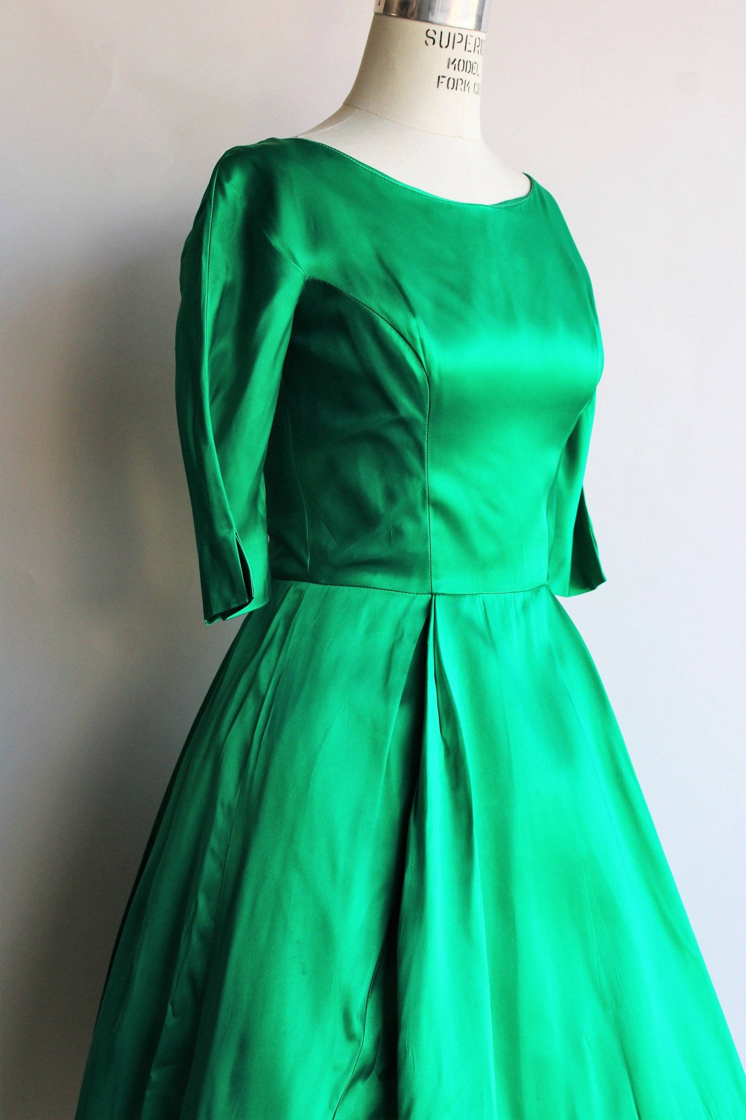 Vintage 1950s 1960s Lorrie Deb Fit and Flare Dress in Emerald Green Satin-Toadstool Farm Vintage-Full Circle Skirt,Kelly Green,Metal Zipper,New Look Dress,Vintage 1950s 1960s Lorrie Deb Fit and Flare Dress in Emerald Green Satin