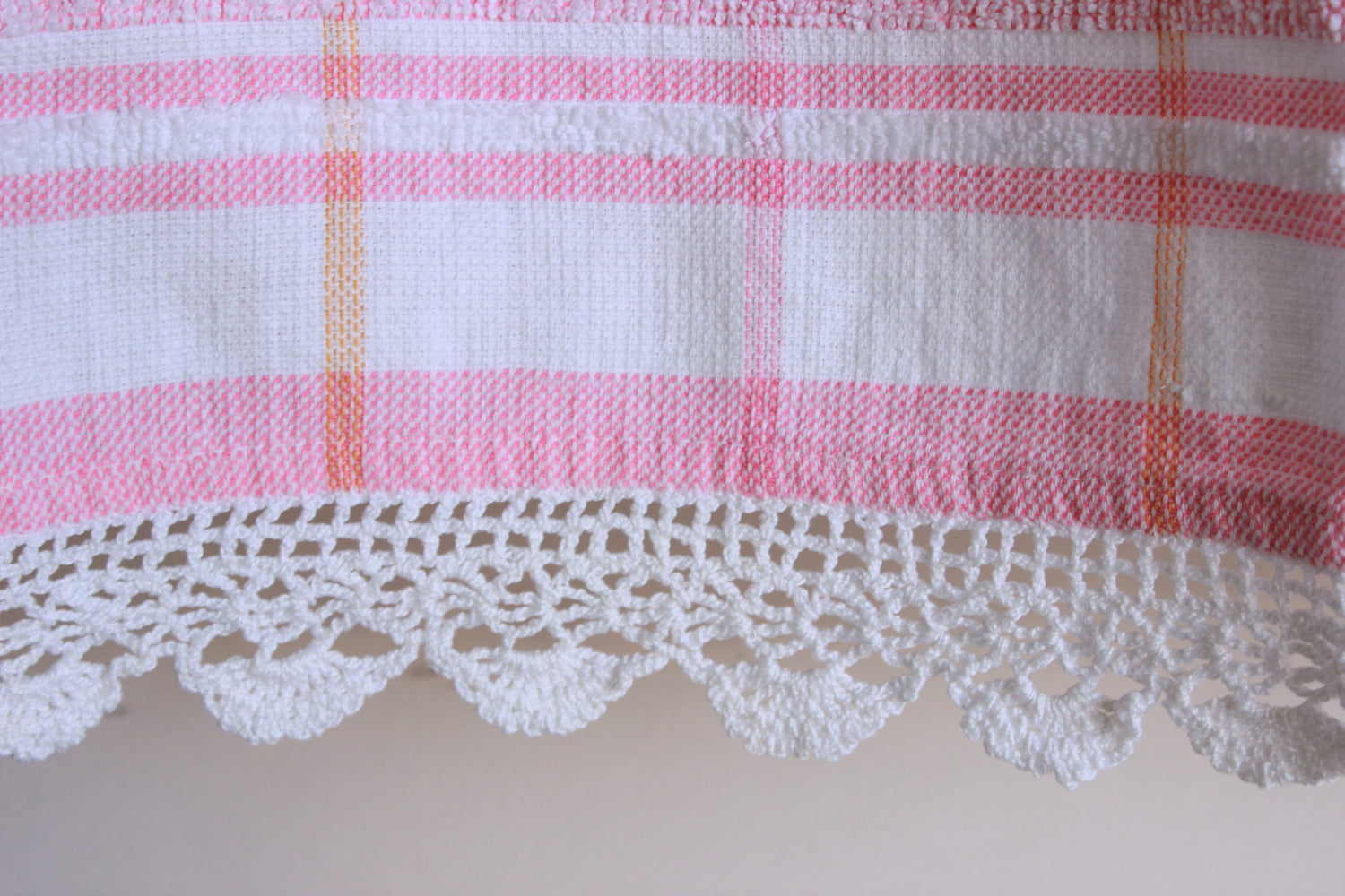 Vintage 1980s Cannon Terrycloth Towel With Crochet Lace Trim