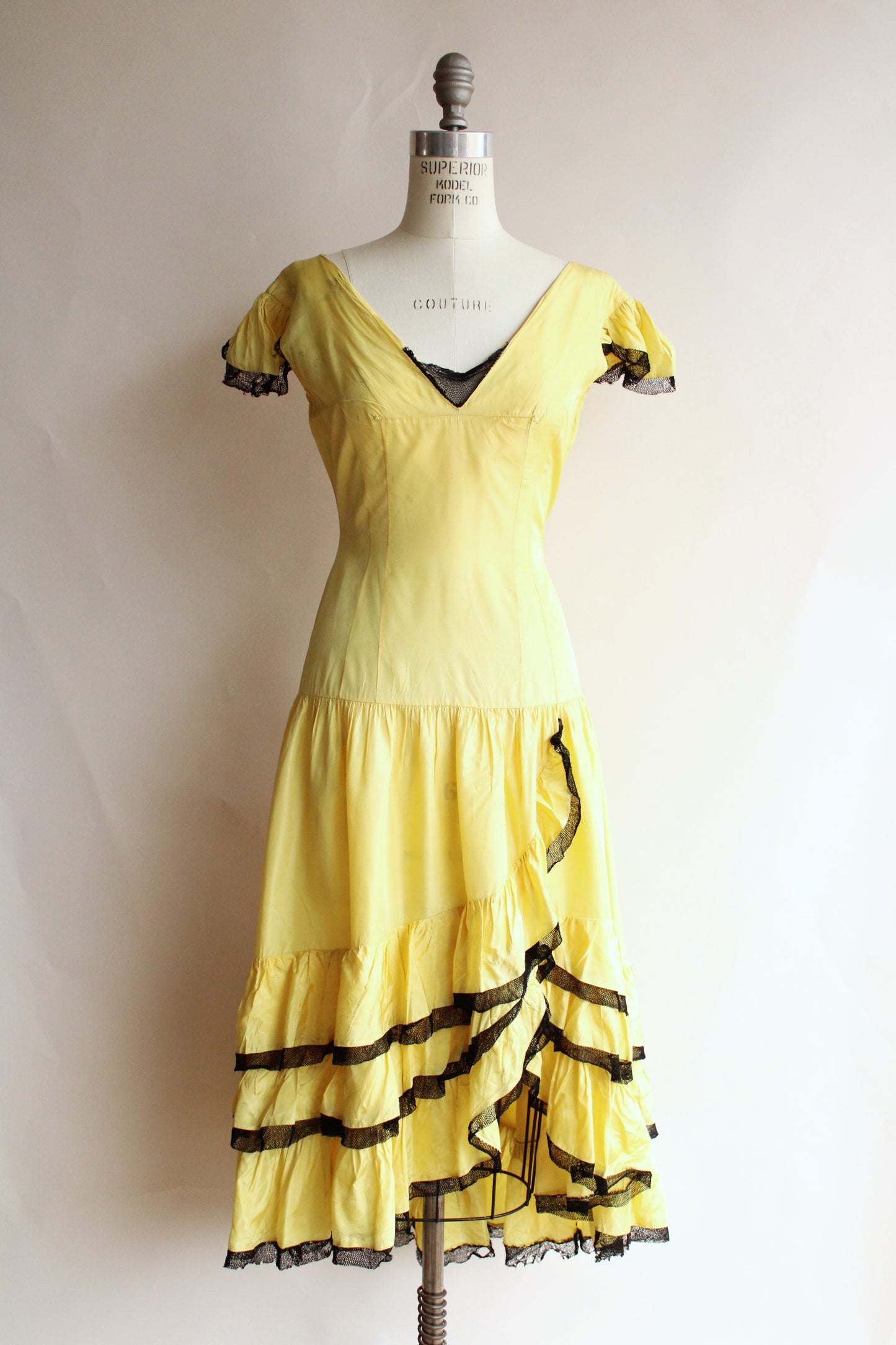 Vintage 1950s Yellow Can Can or Dancehall Dress
