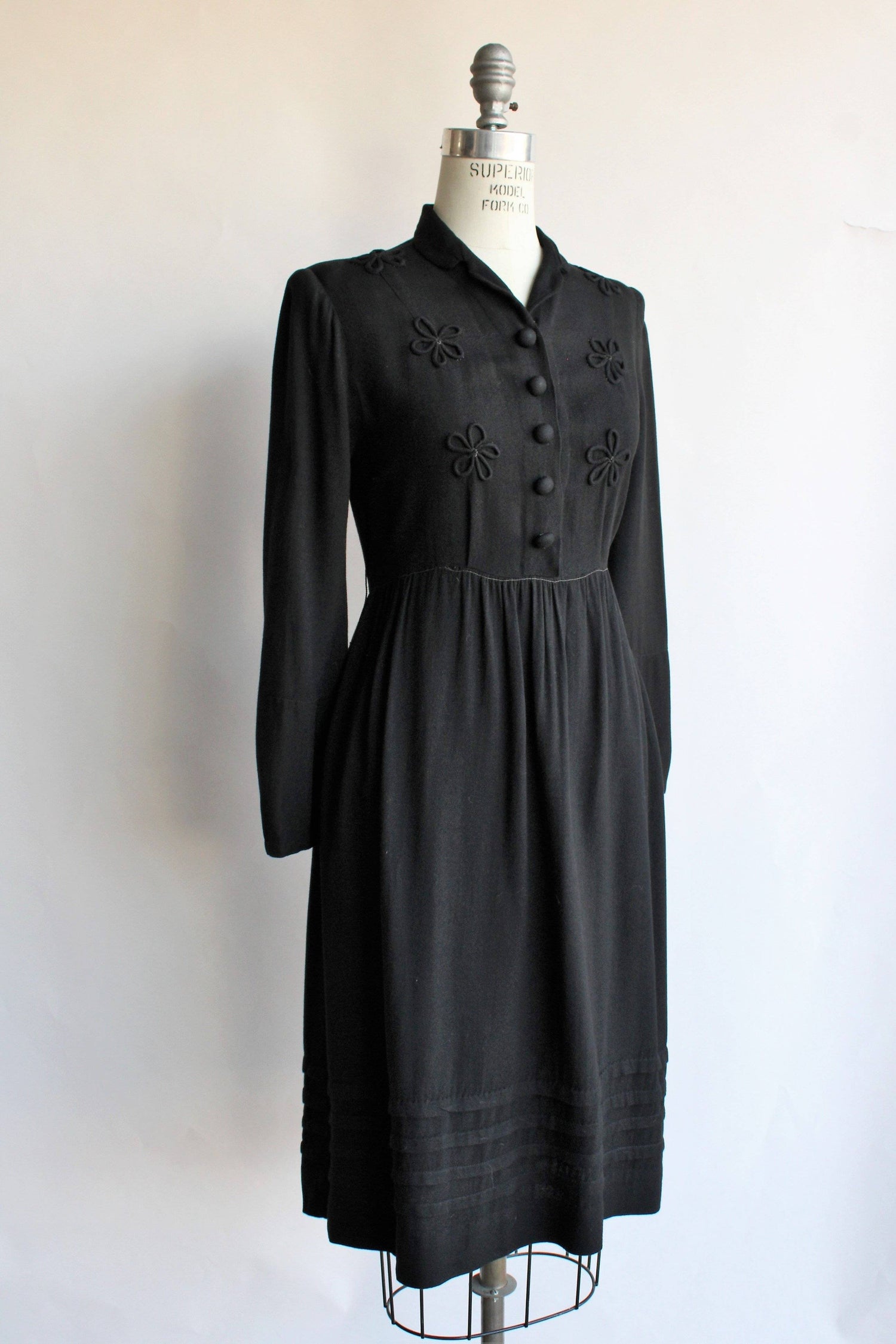 Black Applique Flower Dress Costume Sewing Vintage 1940 - The