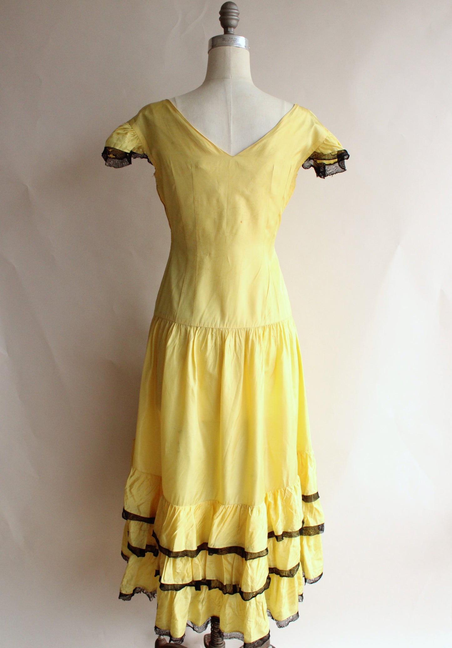 Vintage 1950s Yellow Can Can or Dancehall Dress