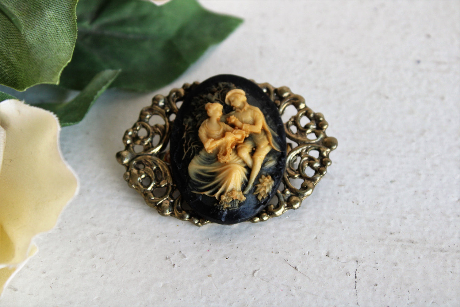 Vintage Filigree Cameo Brooch in Black and Ivory