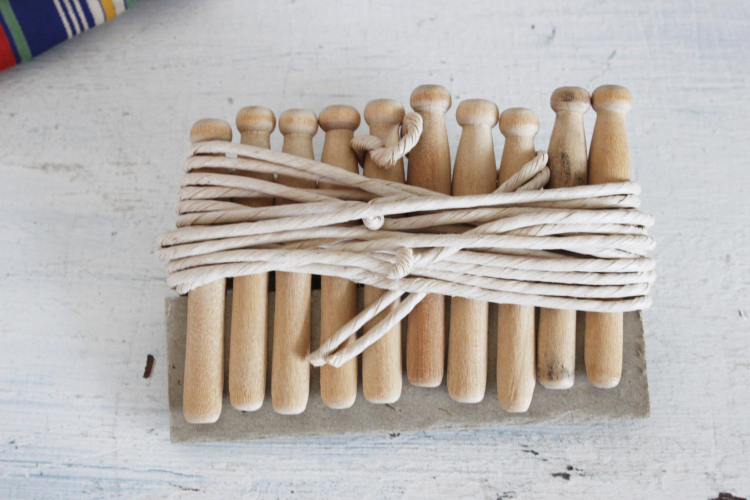 Vintage 1940s Travel Laundry Line / Wooden Clothes Pins