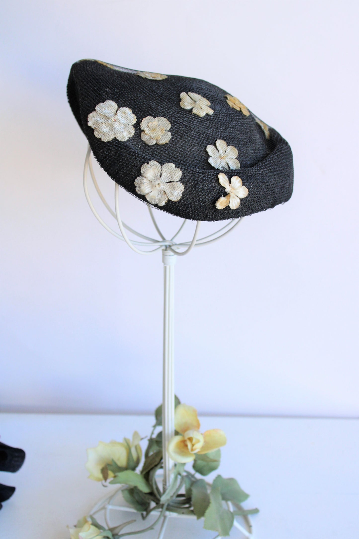 Vintage 1950s Gene Doris Black Straw Hat with Velvet Flowers