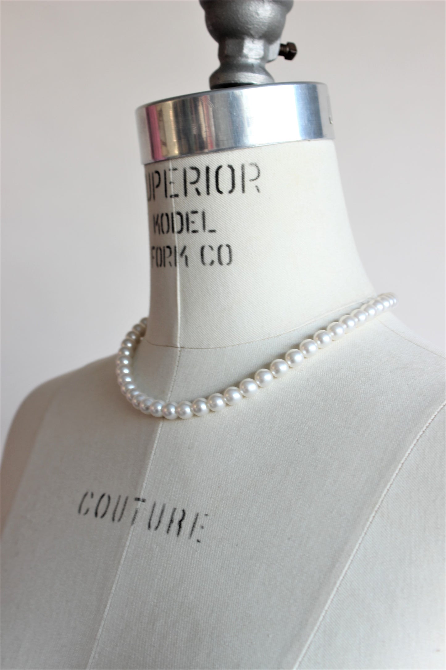 Vintage 1960s Faux Pearl Choker Necklace