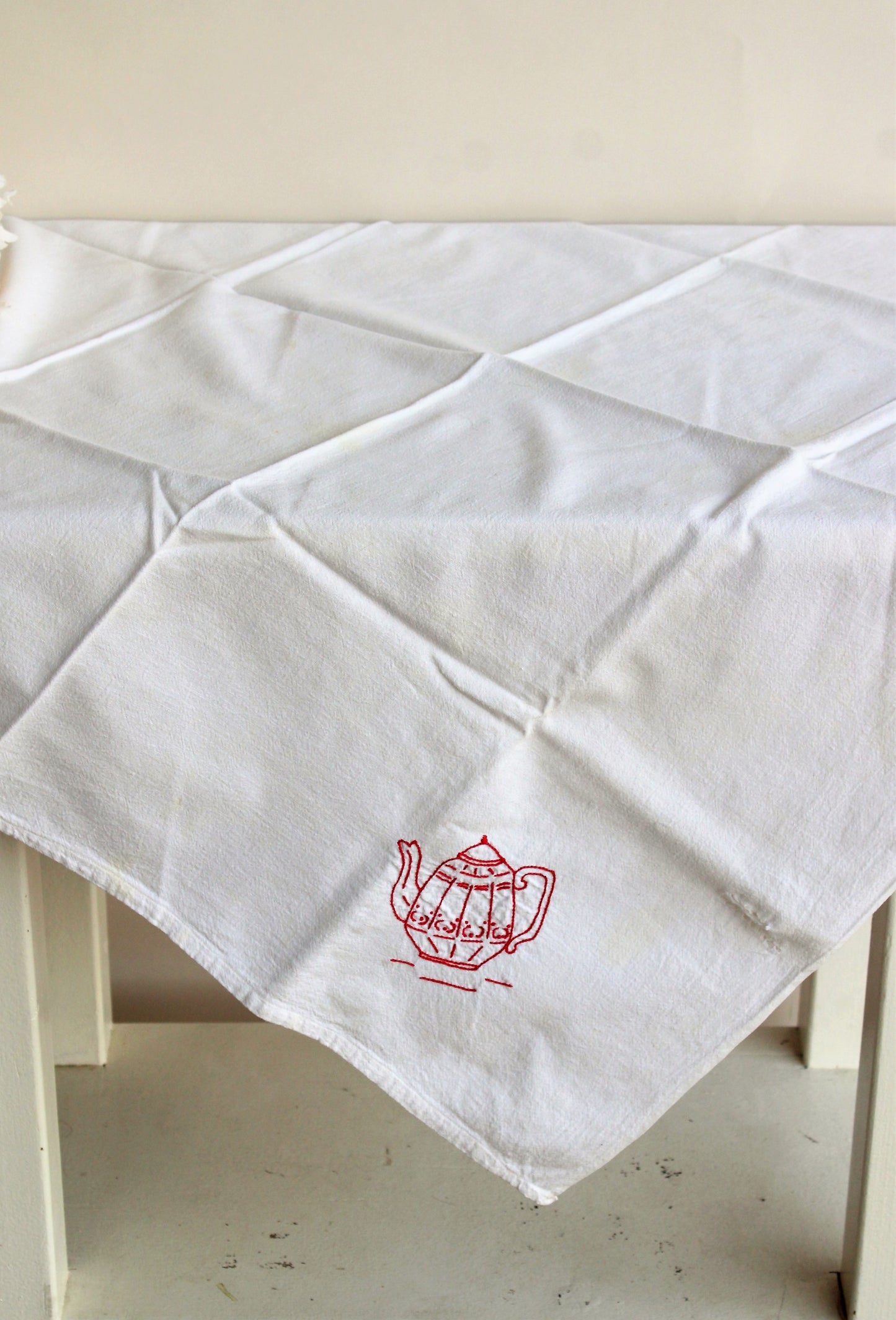 Vintage 1950s Teapot Tablecloth or Kitchen Towel