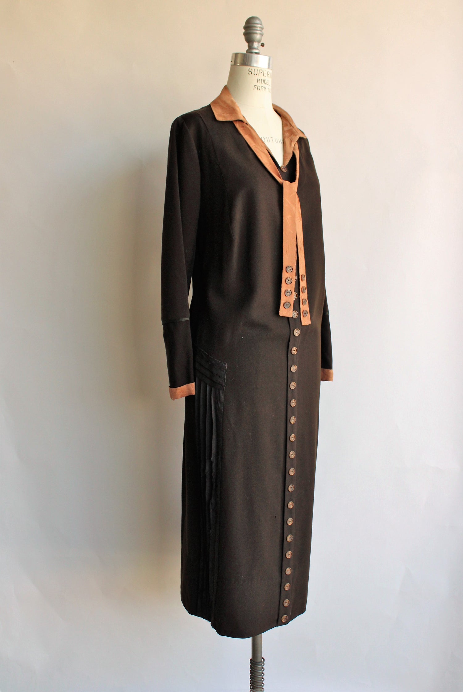 Vintage 1920s Brown Wool And Silk Flapper Dress