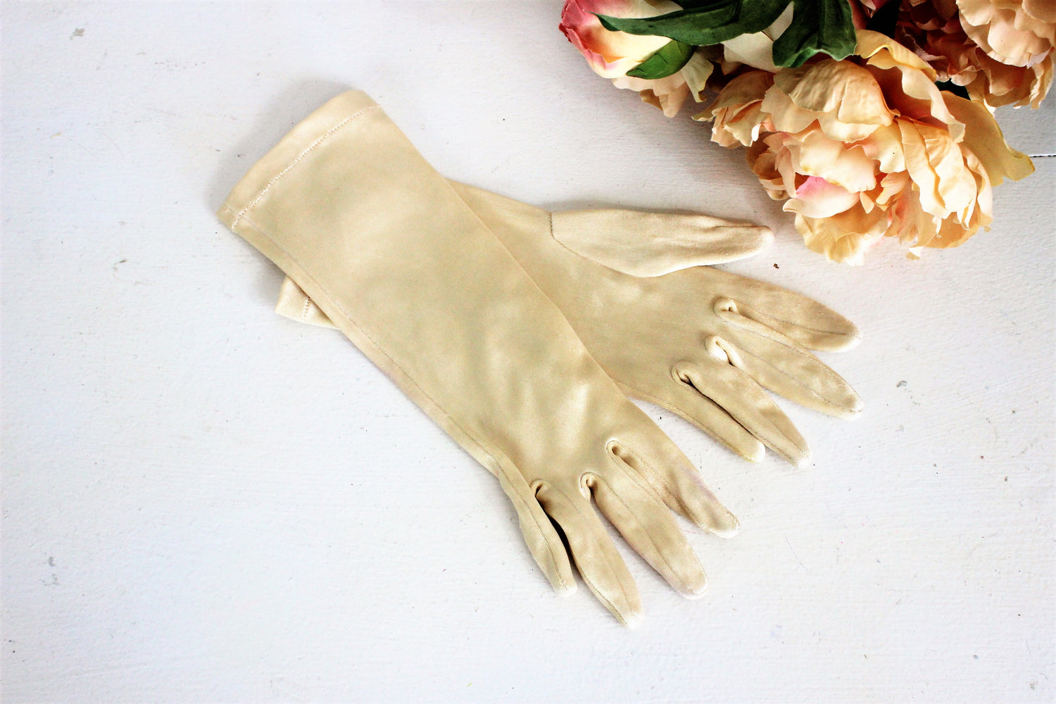 Vintage  Ivory Gloves in Nylon Satin 