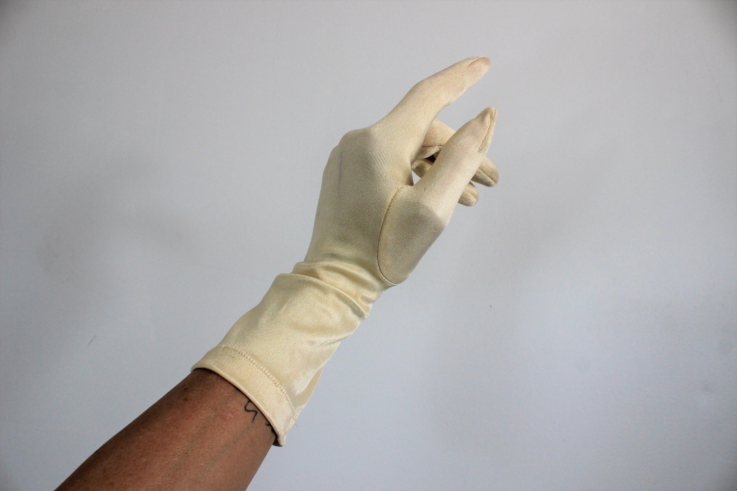 Vintage  Ivory Gloves in Nylon Satin 