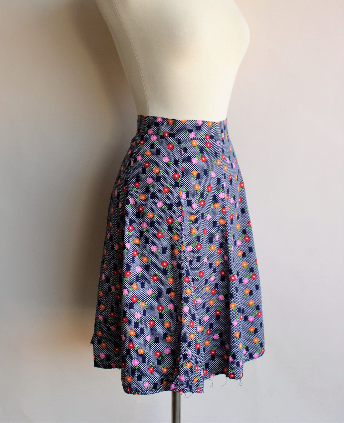 Vintage 1970s Skirt With Navy Blue Flowers – Toadstool Farm Vintage
