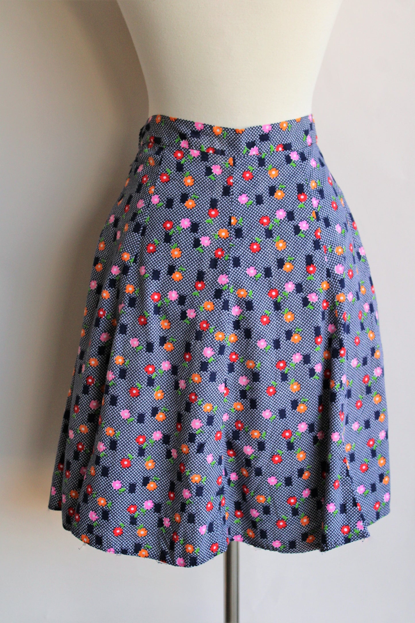 Vintage 1970s Skirt With Navy Blue Flowers – Toadstool Farm Vintage