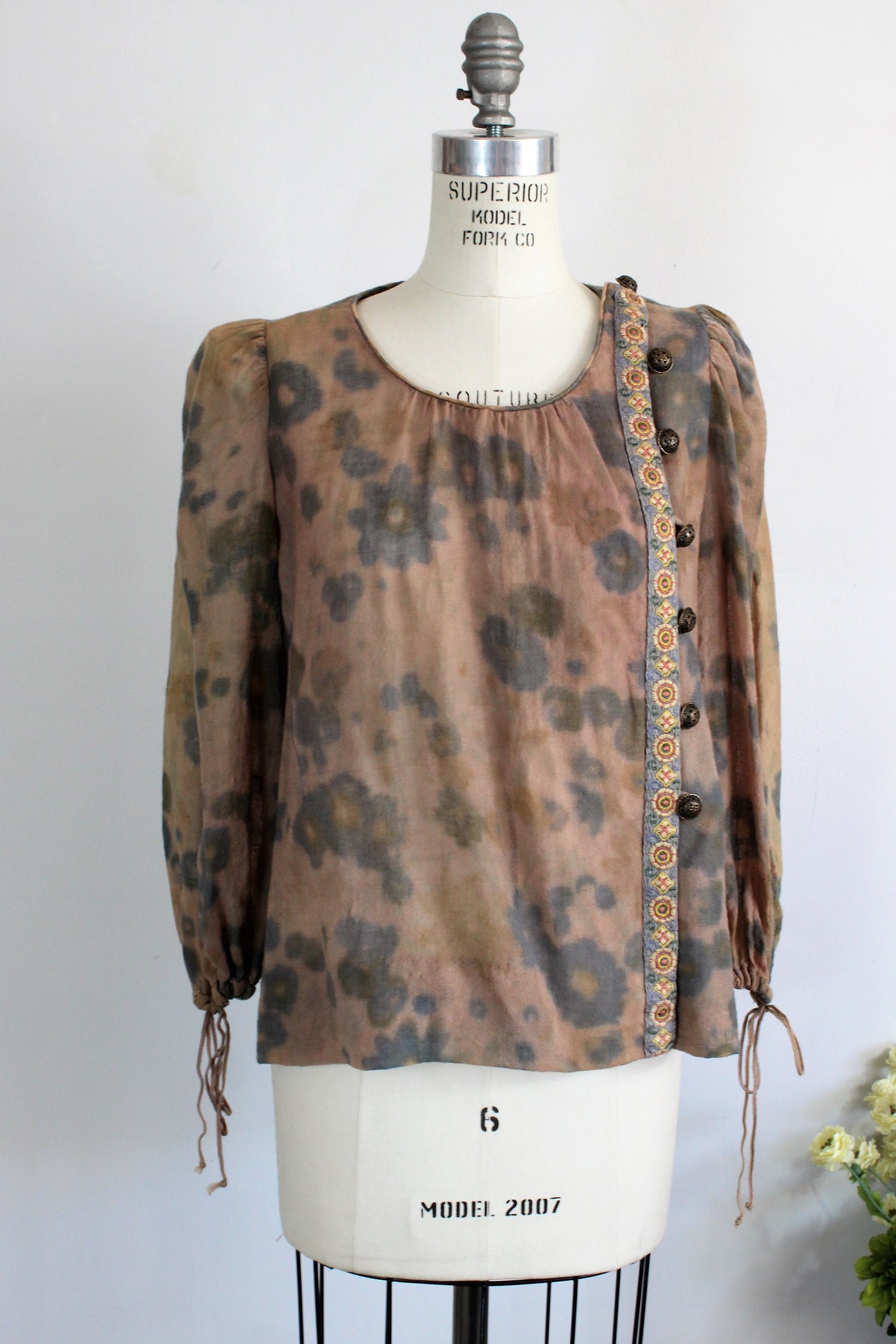 Vintage 1950s Hollywood Costume Floral Blouse With Buttons