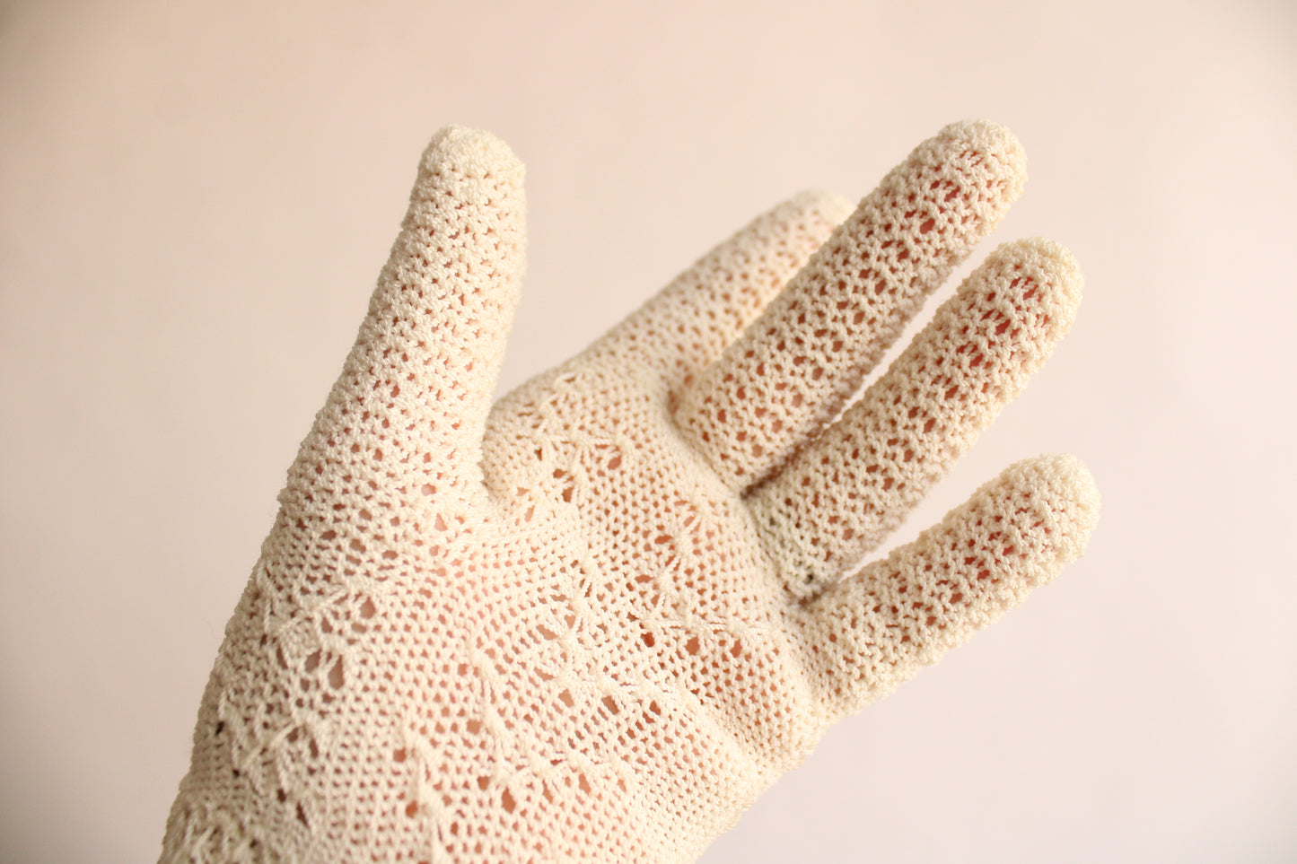 Vintage 1930s 1940s Ivory Crochet Gloves