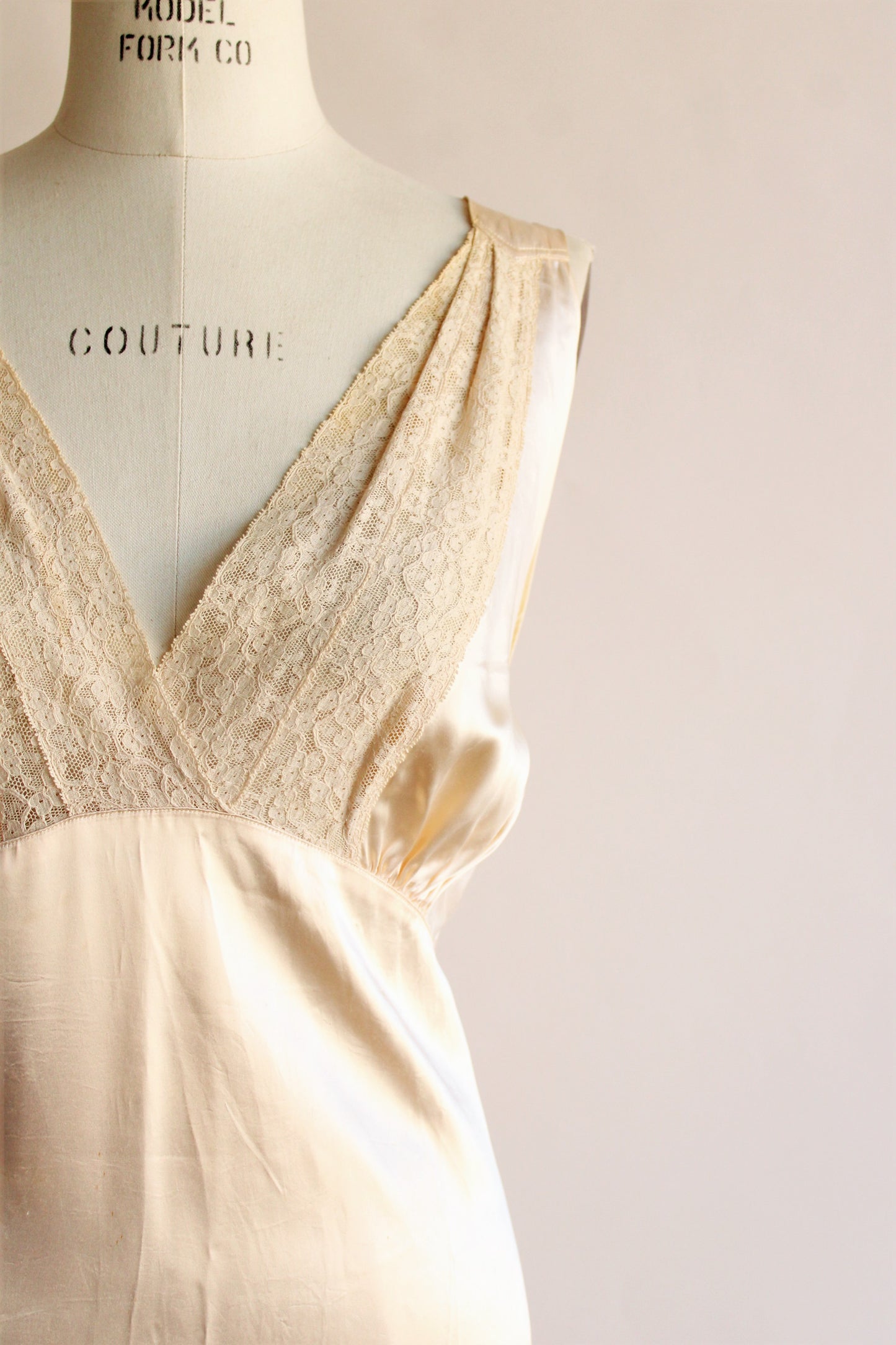 Vintage 1950s Peachy-Ivory Satin Nightgown