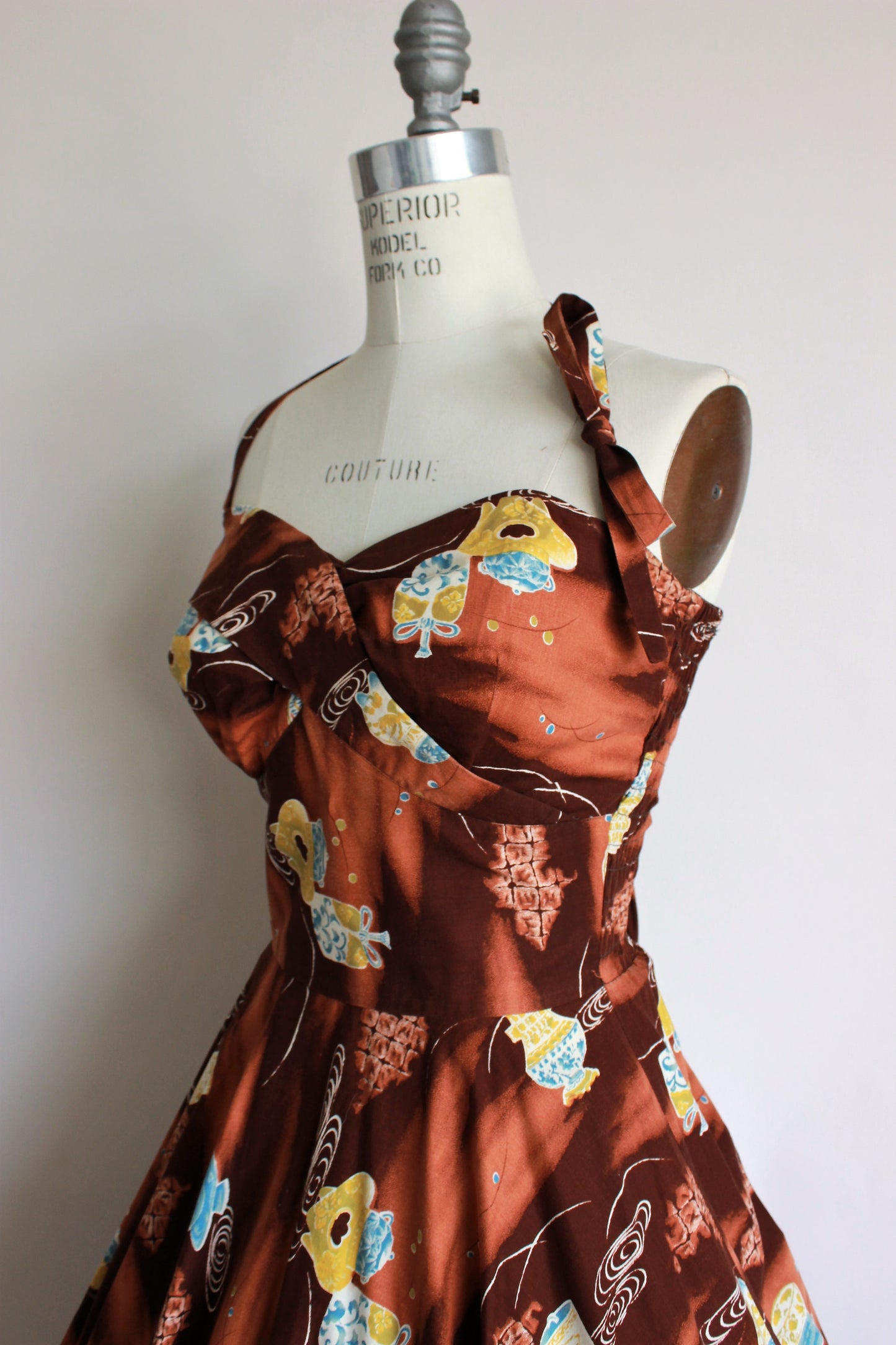 1950s Novelty Print Dress With Full Circle Skirt