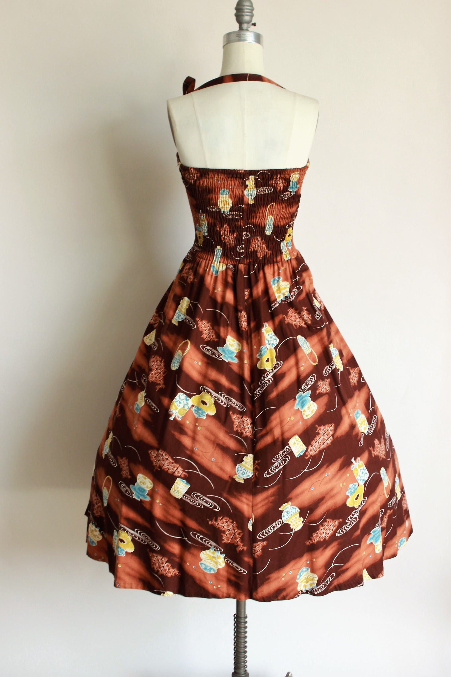 1950s Novelty Print Dress With Full Circle Skirt