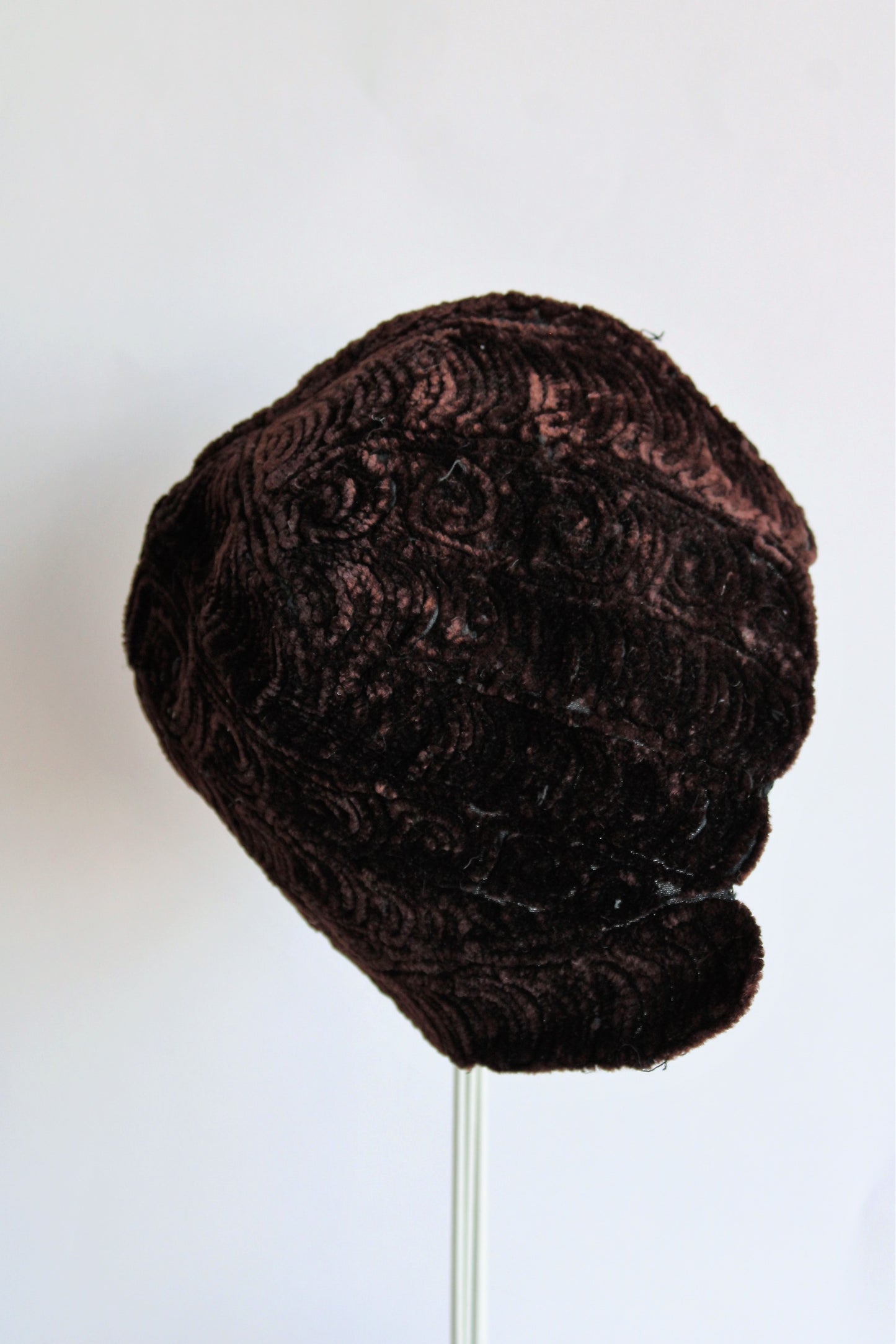 Vintage 1920s Brown Velvet Cloche Hat