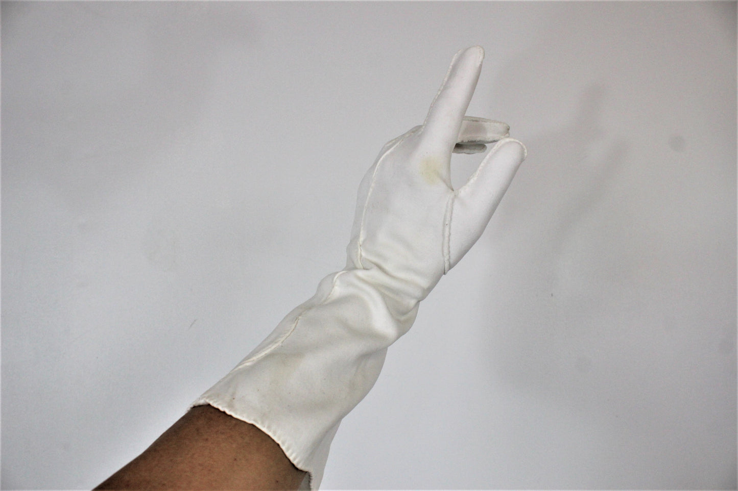 Vintage 1950s 1960s White Elbow Length Gloves