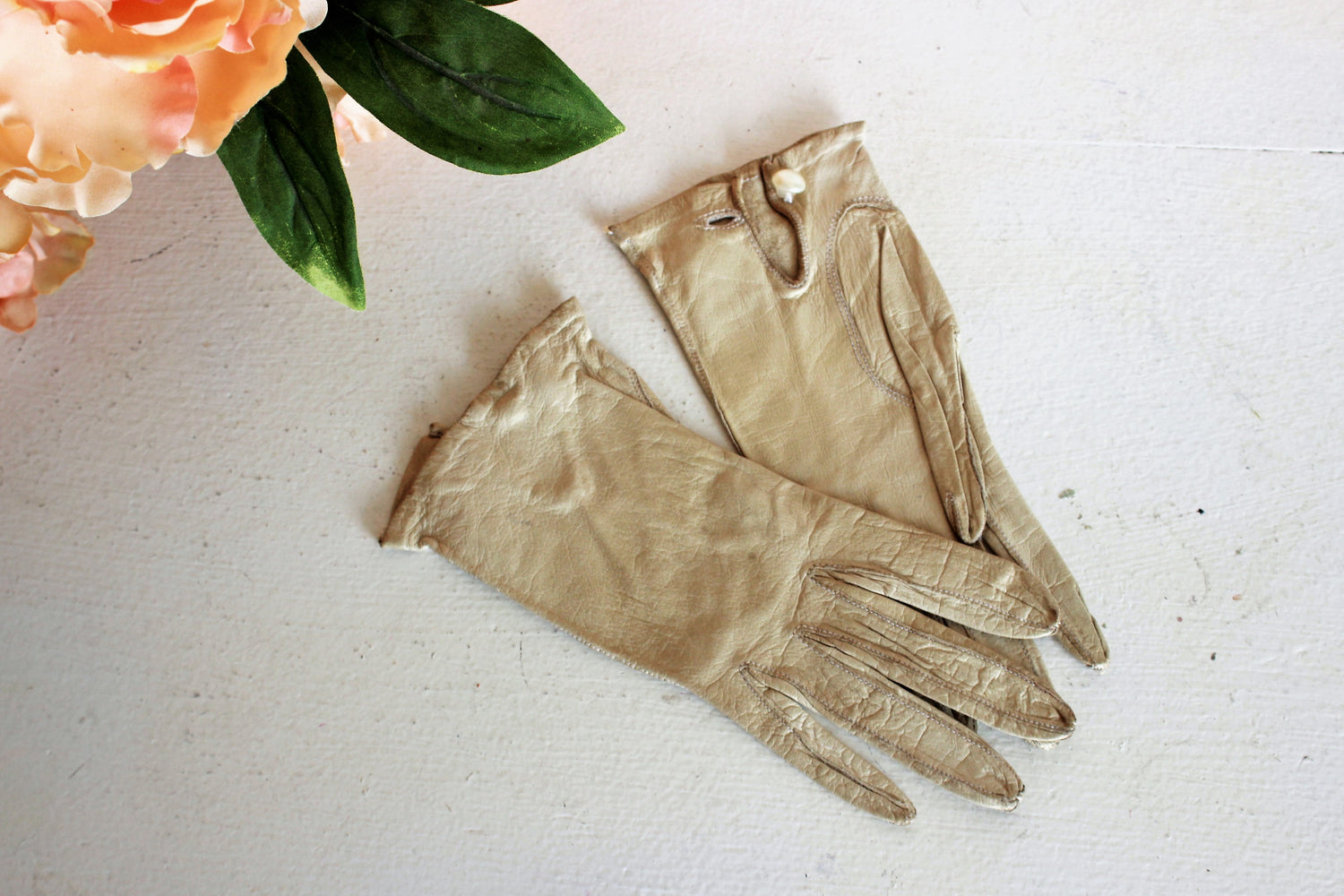 Vintage Ivory Kid Leather Gloves