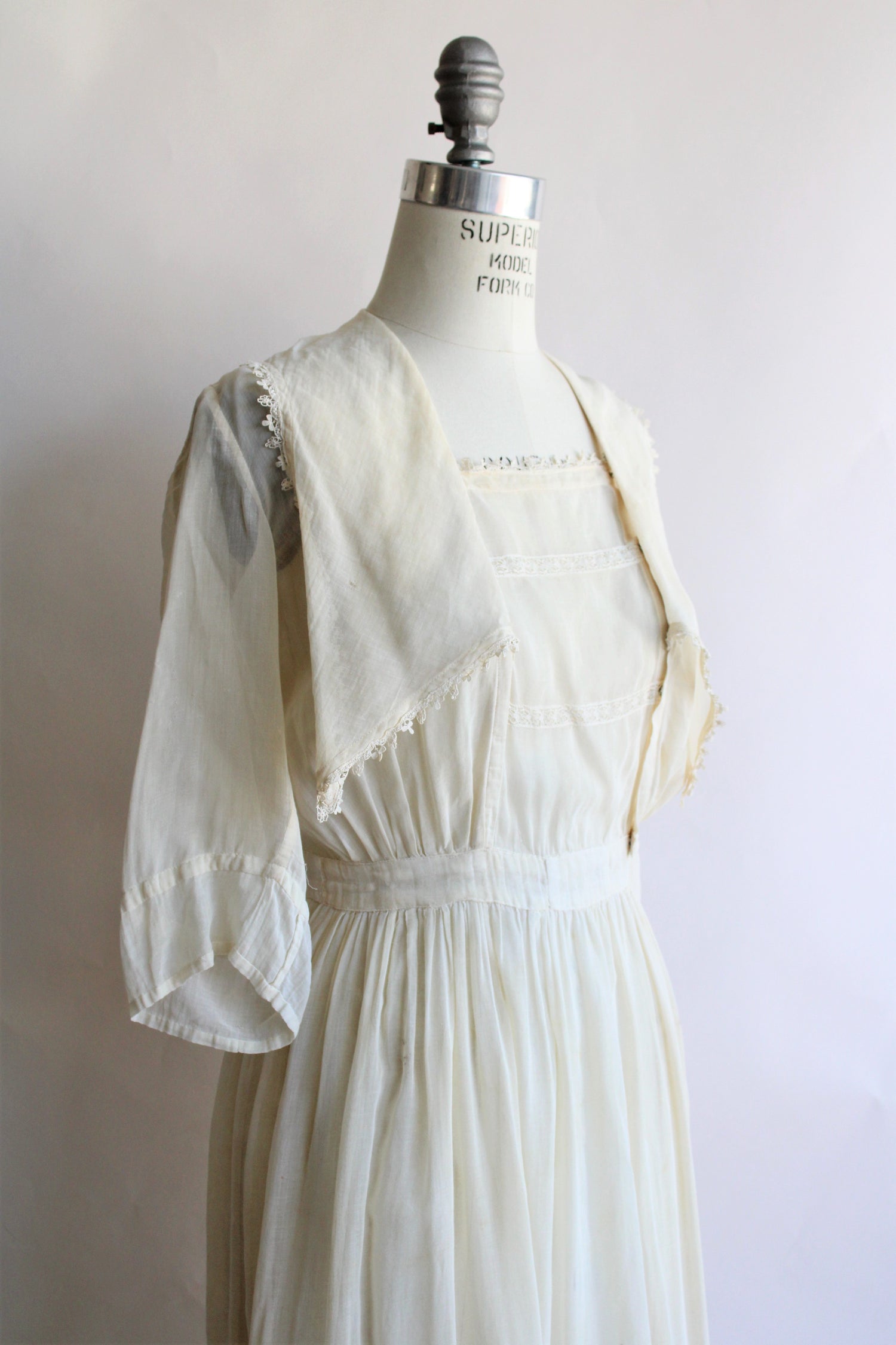 Antique Edwardian Cotton Dress in Pale Ivory