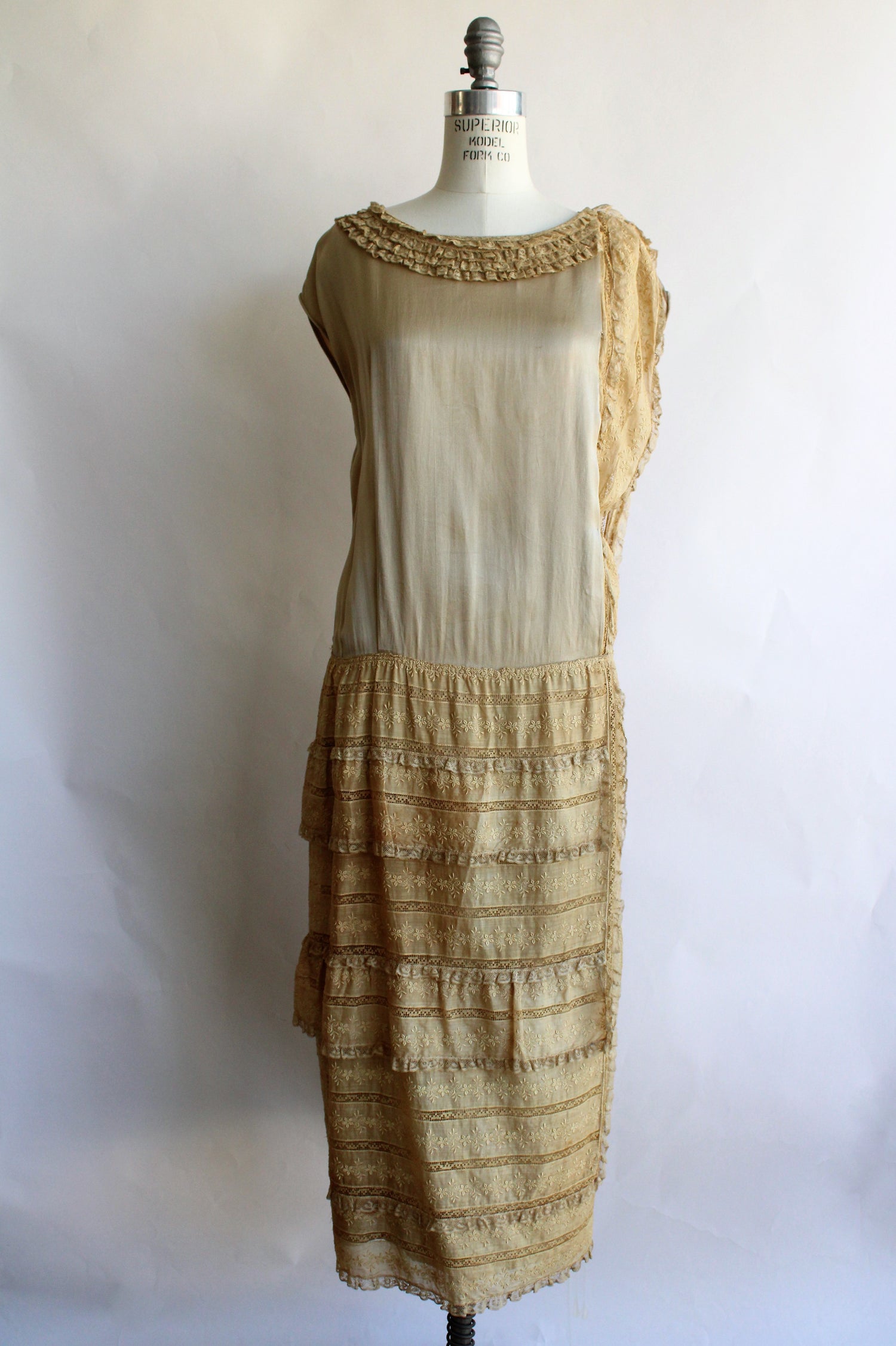 Vintage 1920s Gold Silk And Lace Flapper Dress With Drop Waist In Large Size