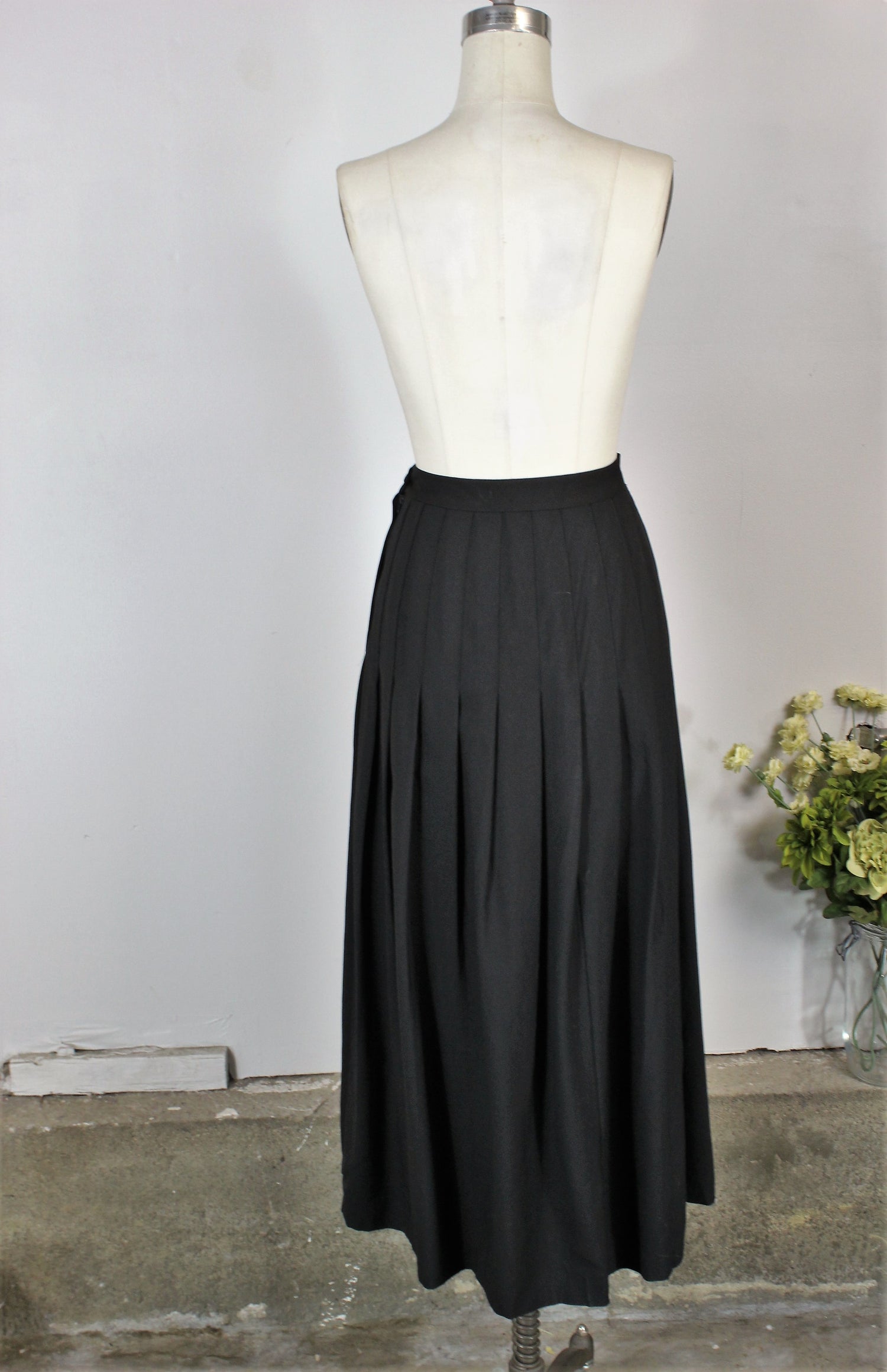Vintage 1990s Black Pleated Maxi Skirt by Enrico Fratelli