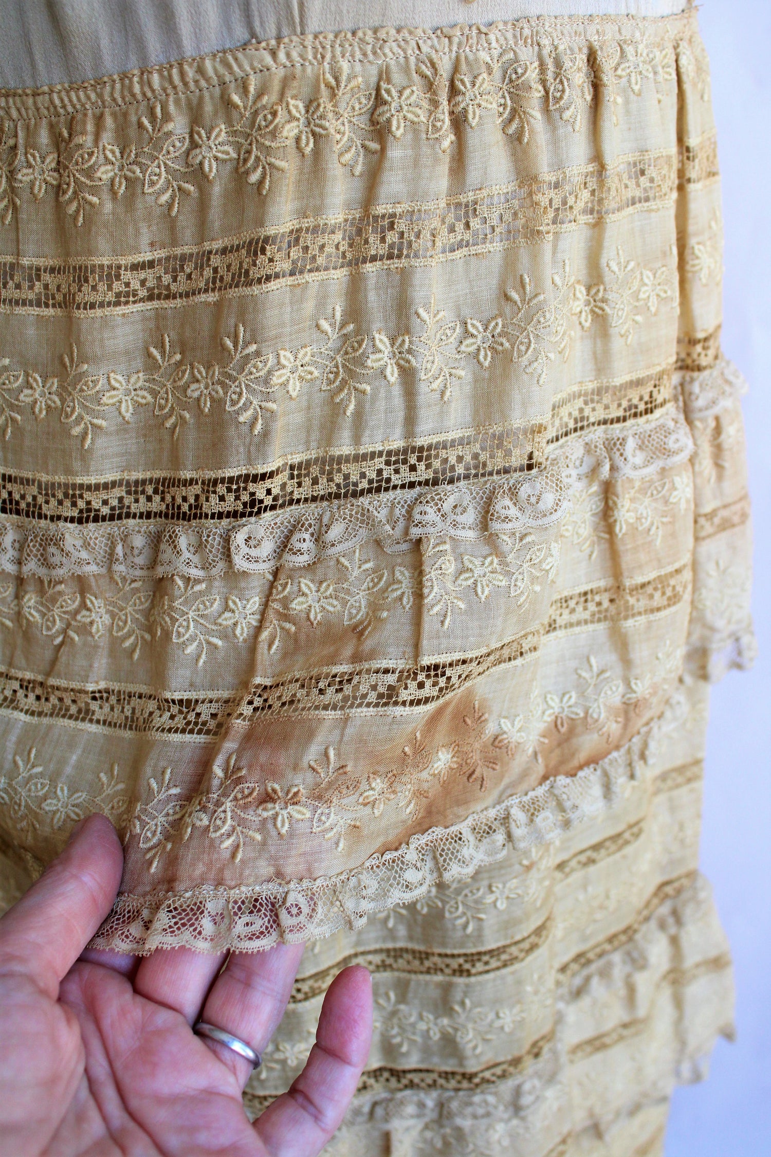 Vintage 1920s Gold Silk And Lace Flapper Dress With Drop Waist In Large Size