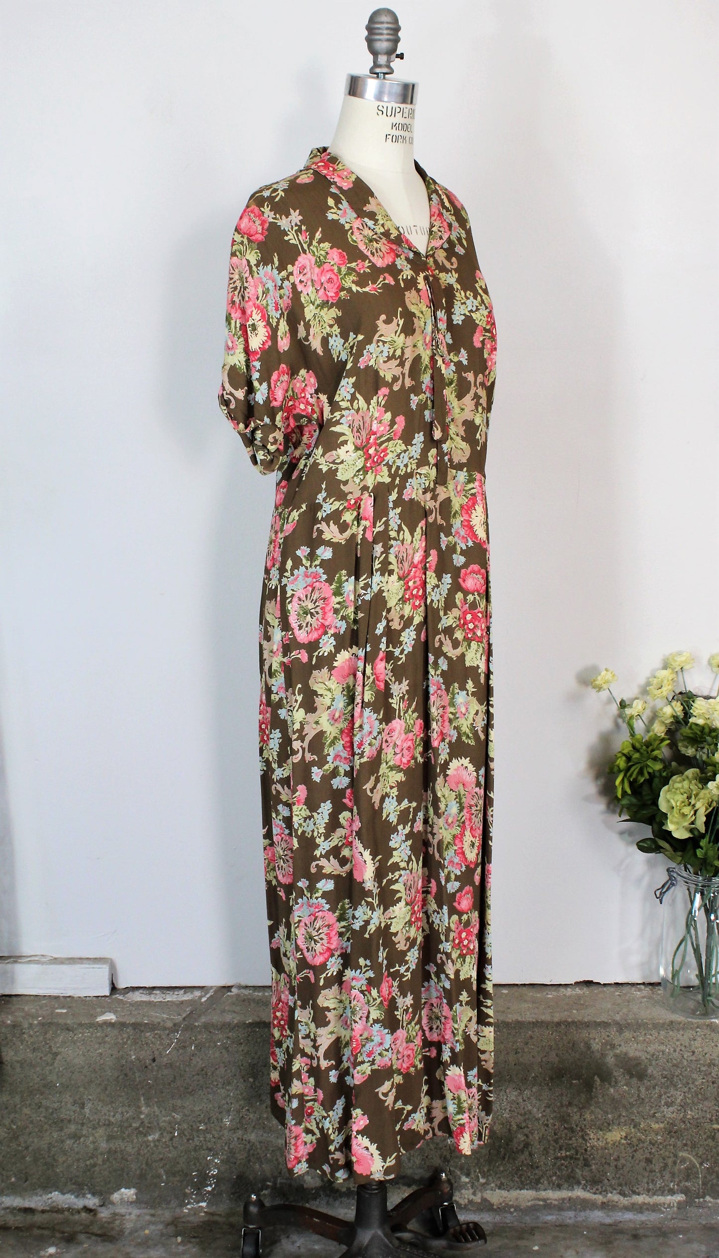 Vintage 1980s Does 1940s Floral Print Rayon Dress