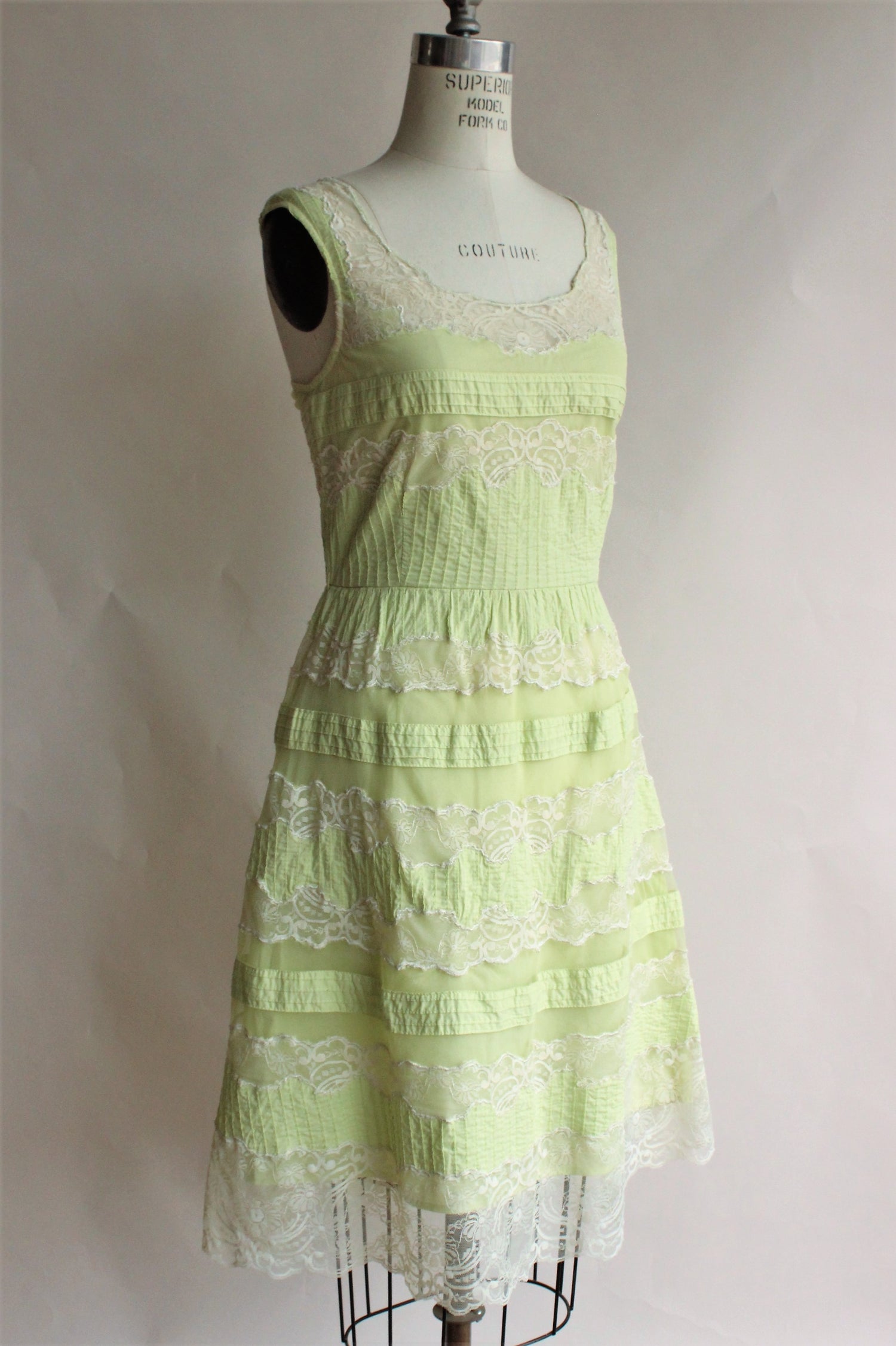 Lithe ( Anthropologie) in green with lace trim, Size 8