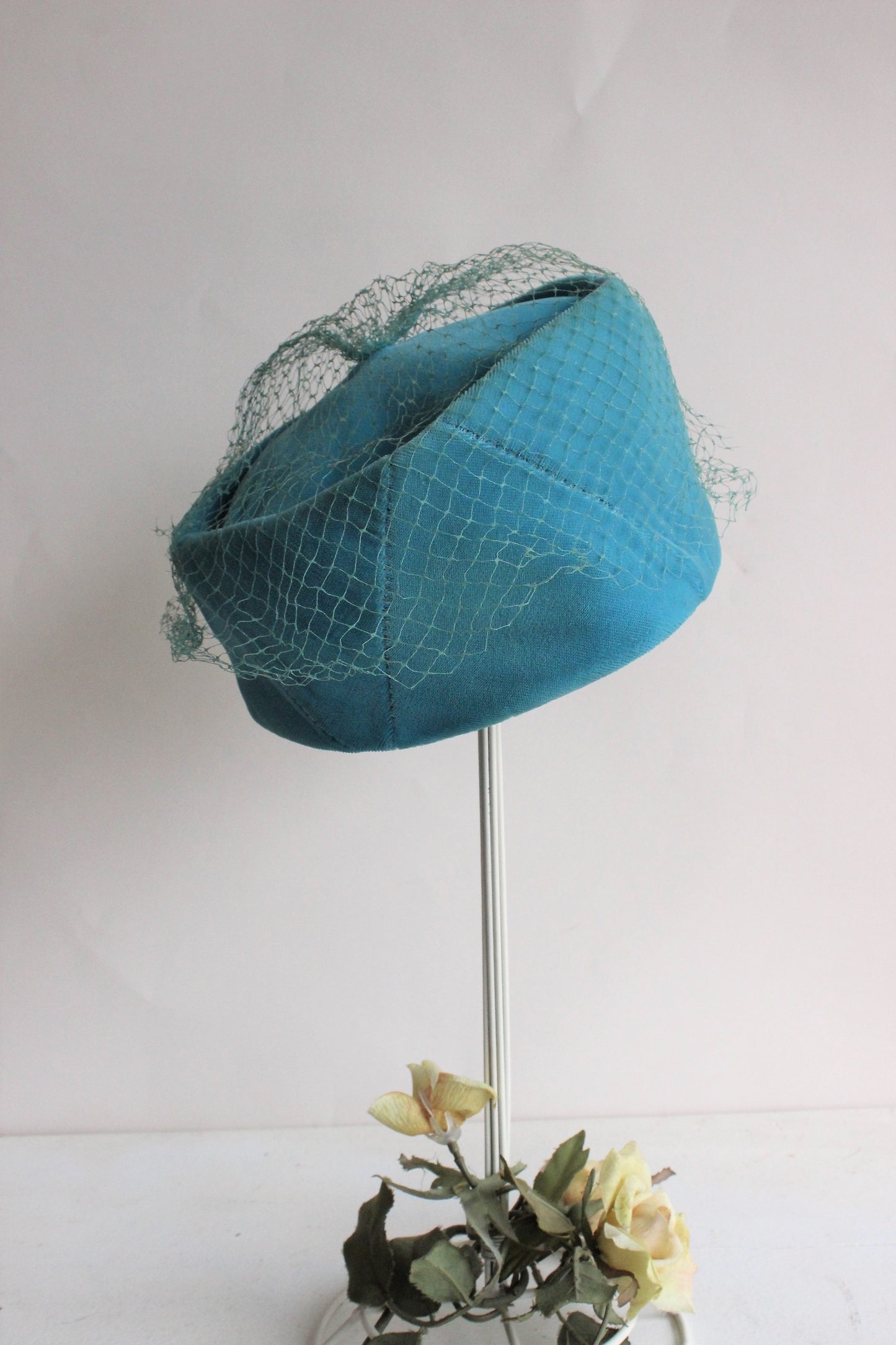 Vintage 1960s Blue Velvet Pillbox Hat