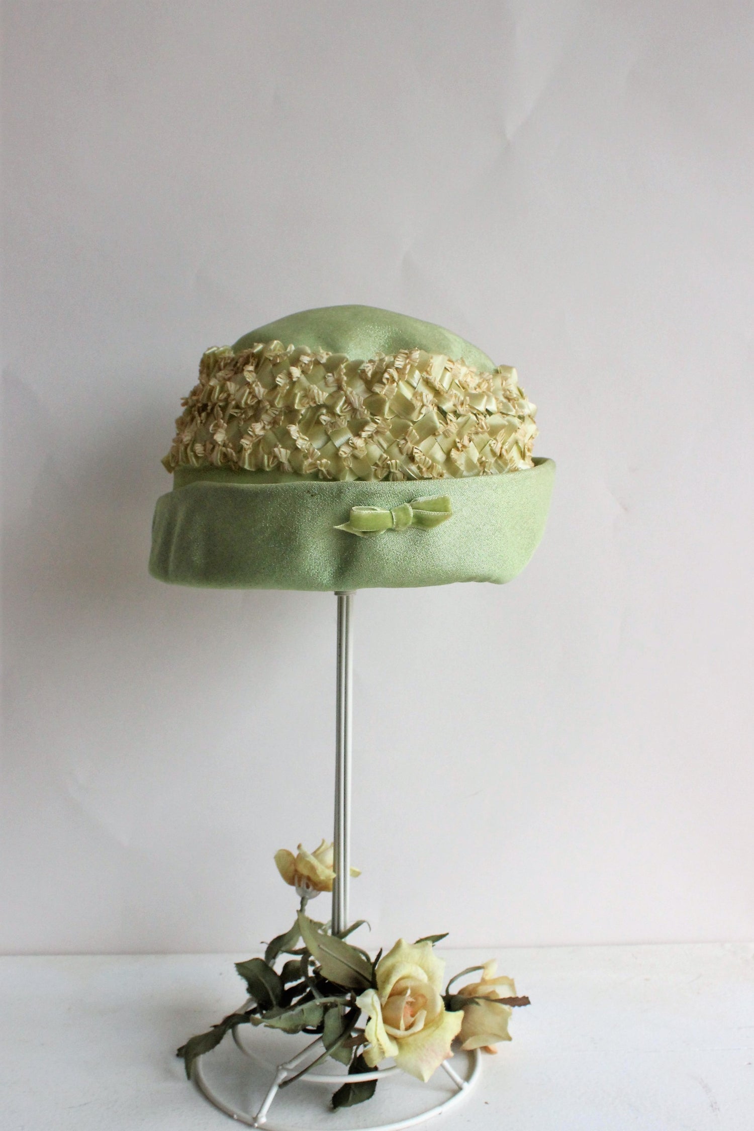 Vintage 1960s Green Cloche Hat With Straw Trim