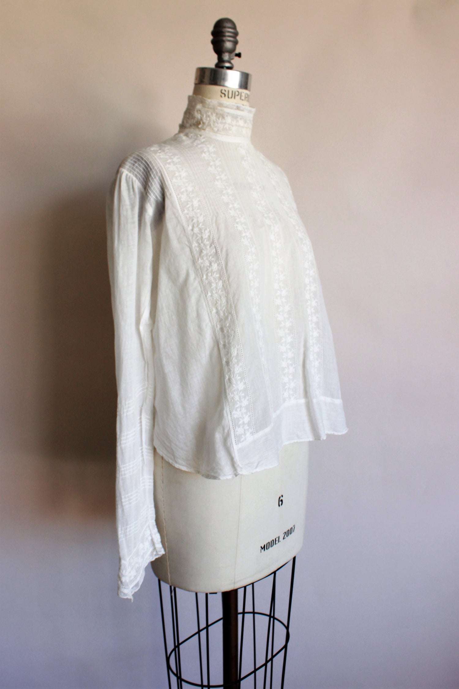 Antique 1890s Blouse In White With Lace Trim