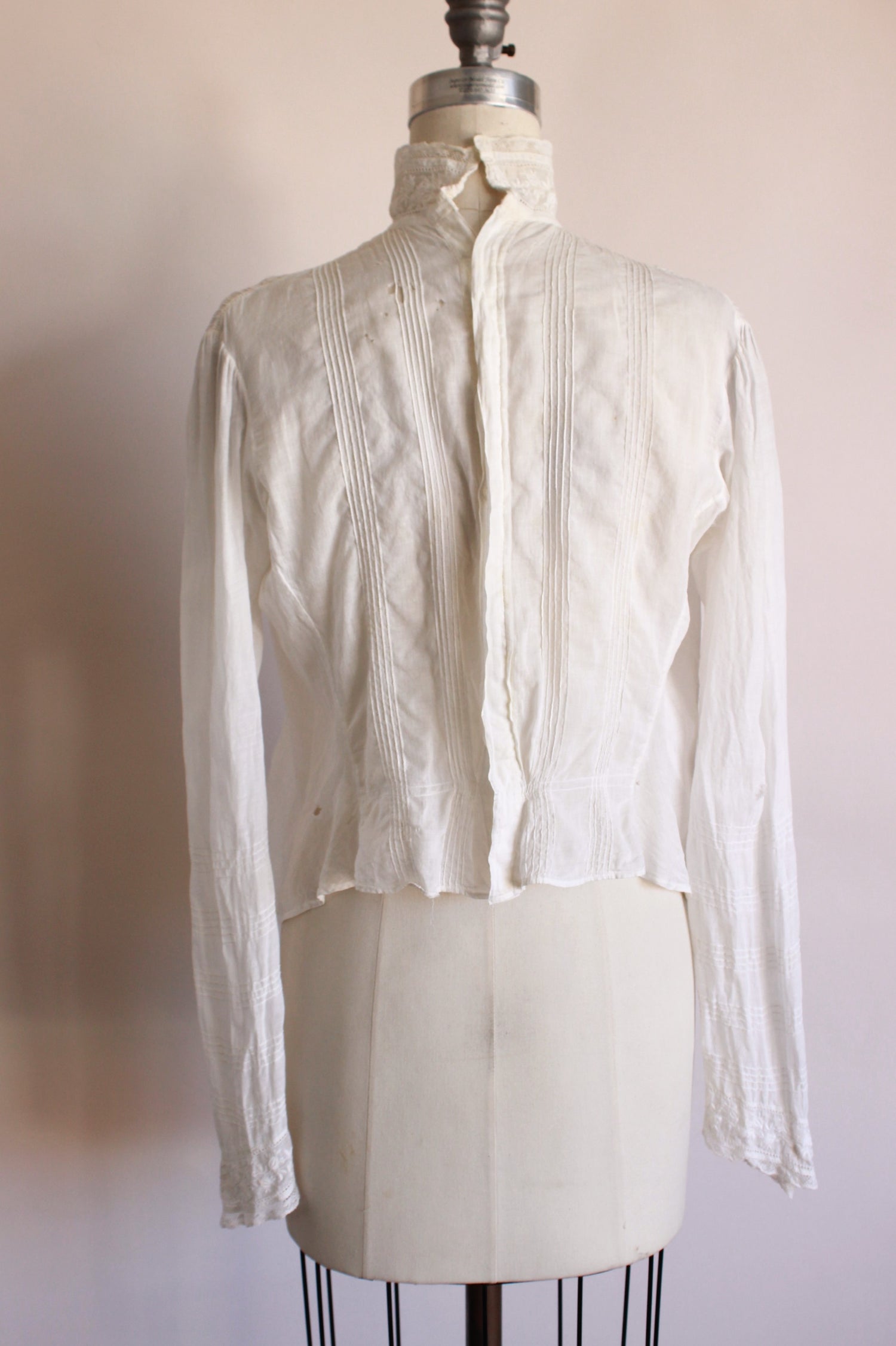 Antique 1890s Blouse In White With Lace Trim