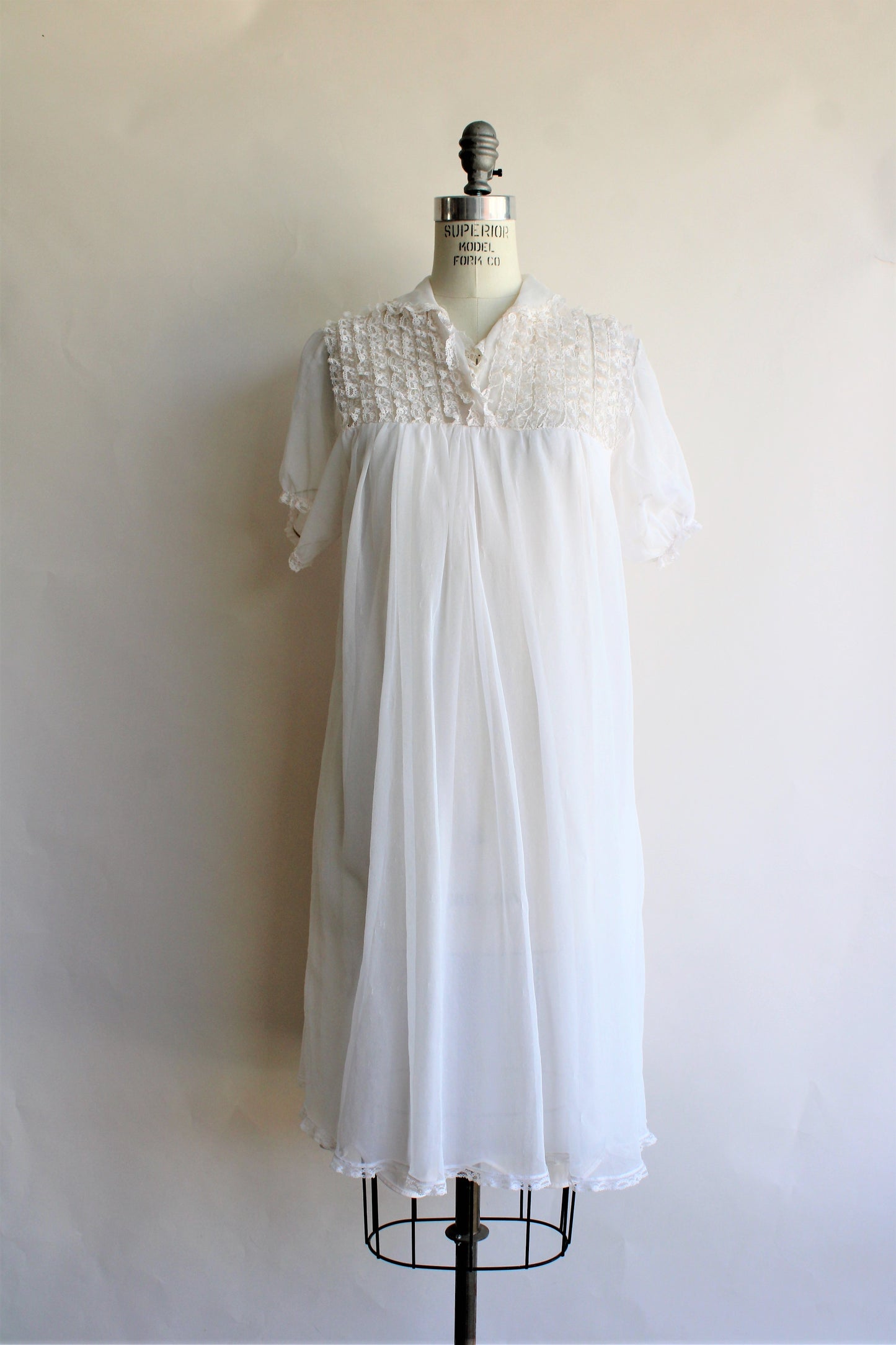 Vintage 1960s White Babydoll Nightie with Lace Trim
